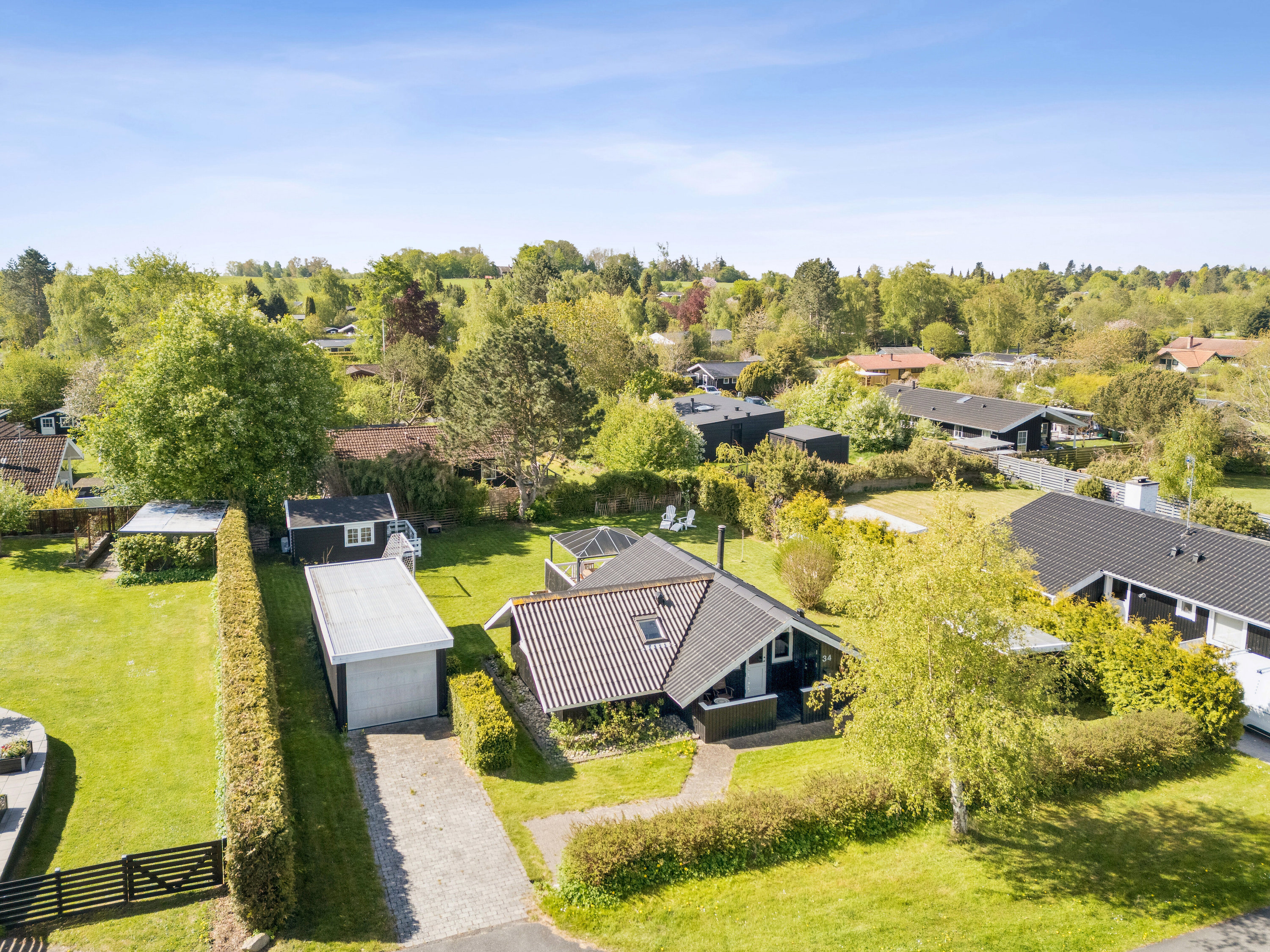 Fremhævet luftfoto billede i fuldskærmstilstand. Billede af Gøgevej 34, 3120 Dronningmølle
