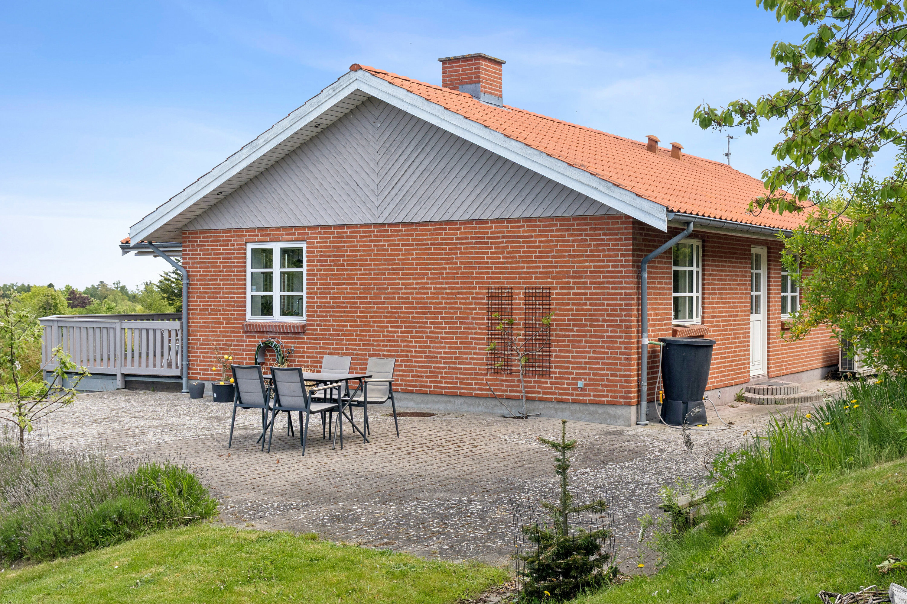 Fremhævet terrasse billede i fuldskærmstilstand. Billede af Ordrupvej 74A, Ordrup, 4540 Fårevejle