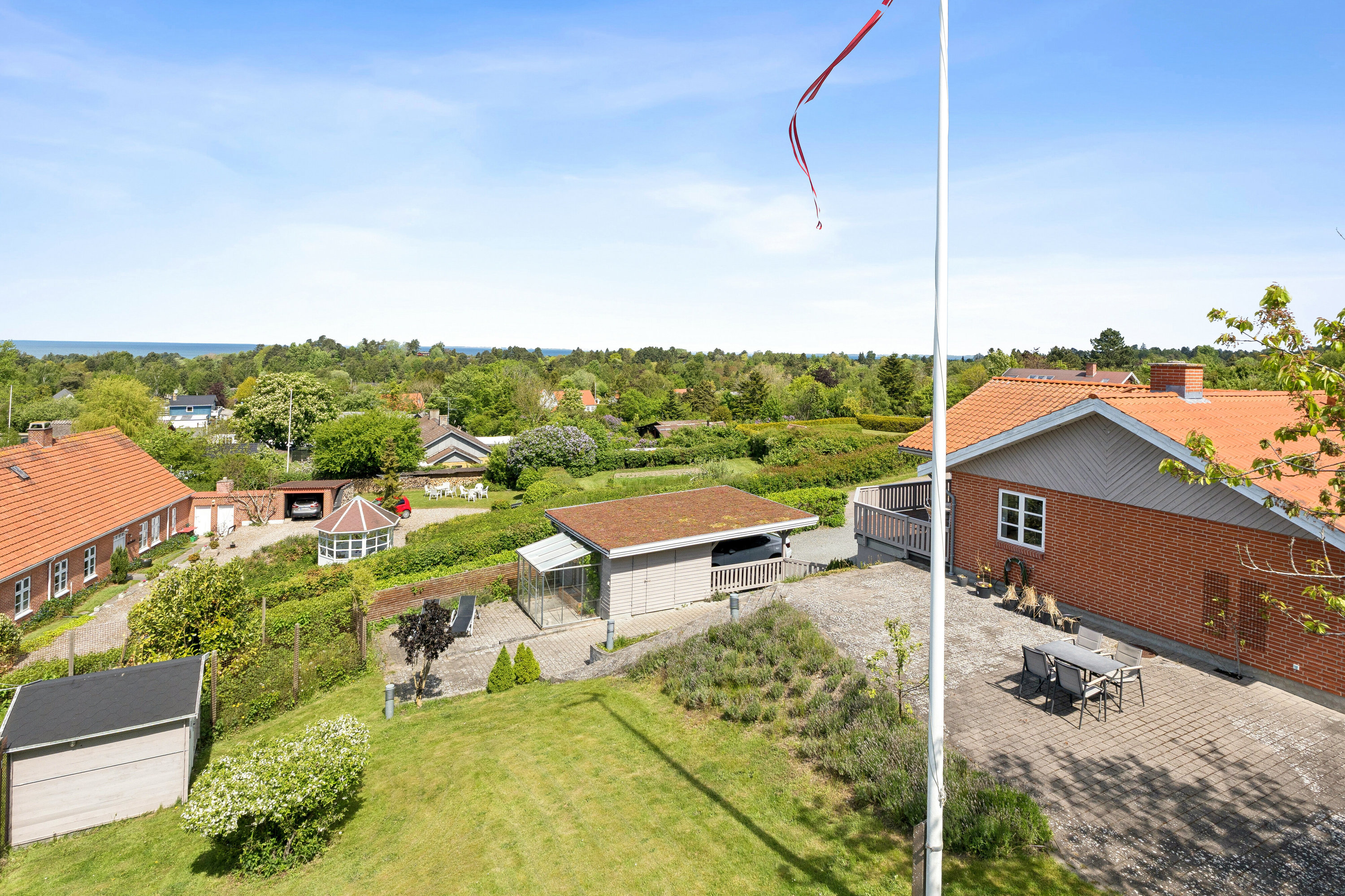 Fremhævet set fra haven billede i fuldskærmstilstand. Billede af Ordrupvej 74A, Ordrup, 4540 Fårevejle