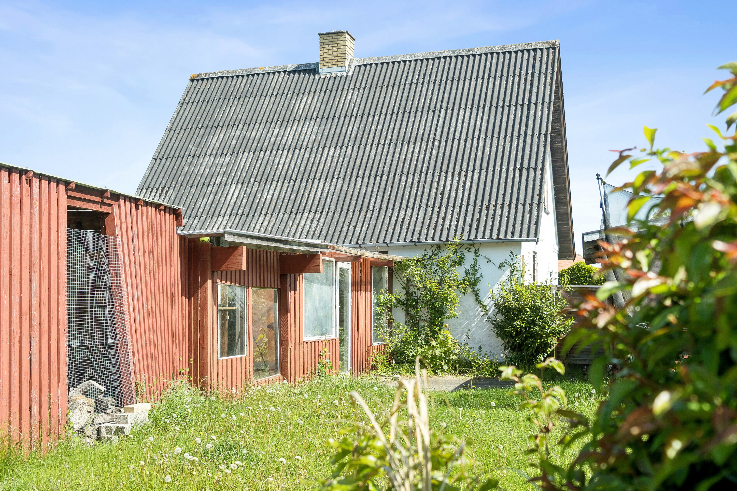 Fremhævet set fra haven billede i fuldskærmstilstand. Billede af Parcelvej 4, 4470 Svebølle