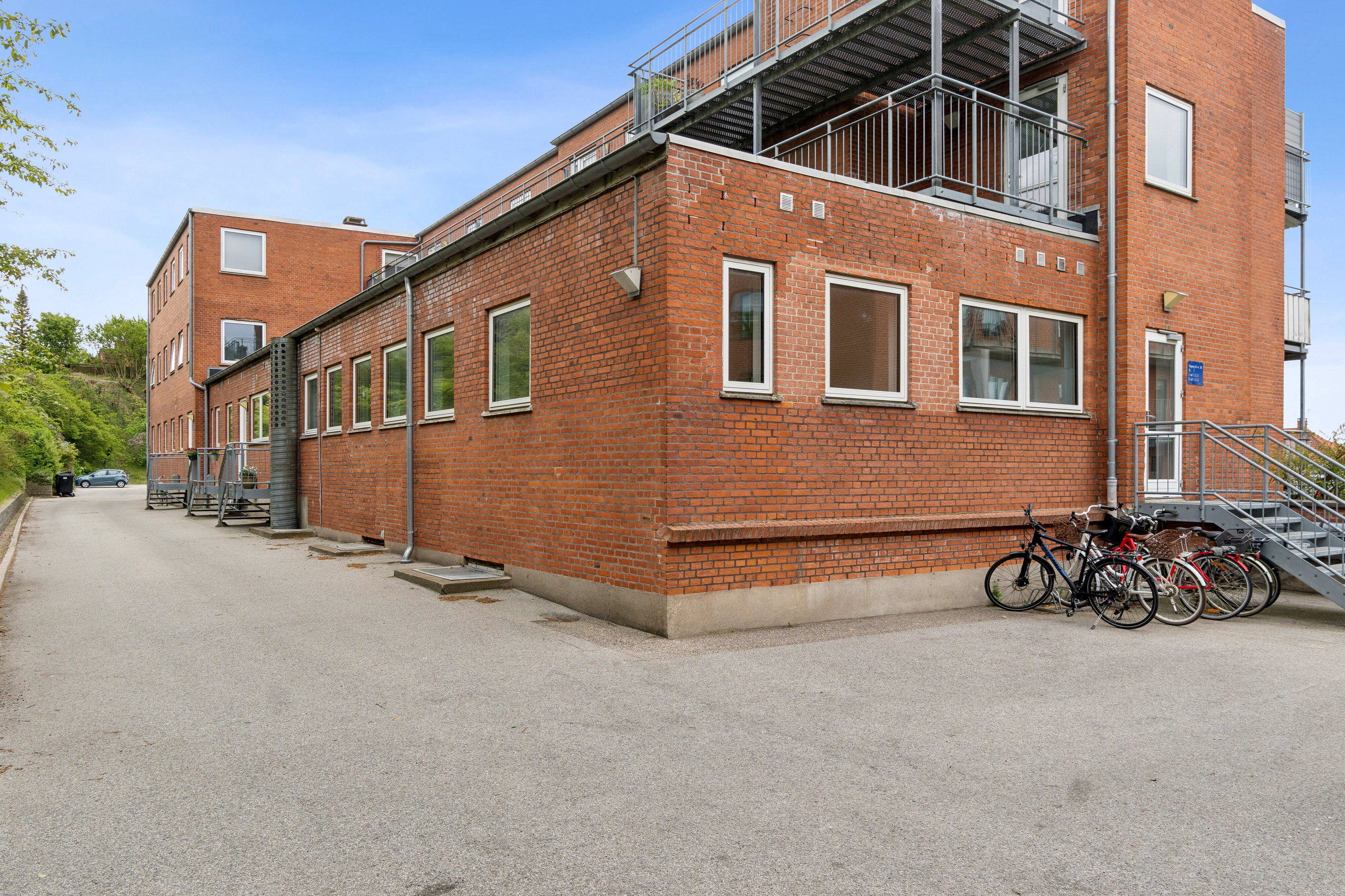 Fremhævet set fra vejen billede i fuldskærmstilstand. Billede af Lundevej 36, st.. 1., 4400 Kalundborg