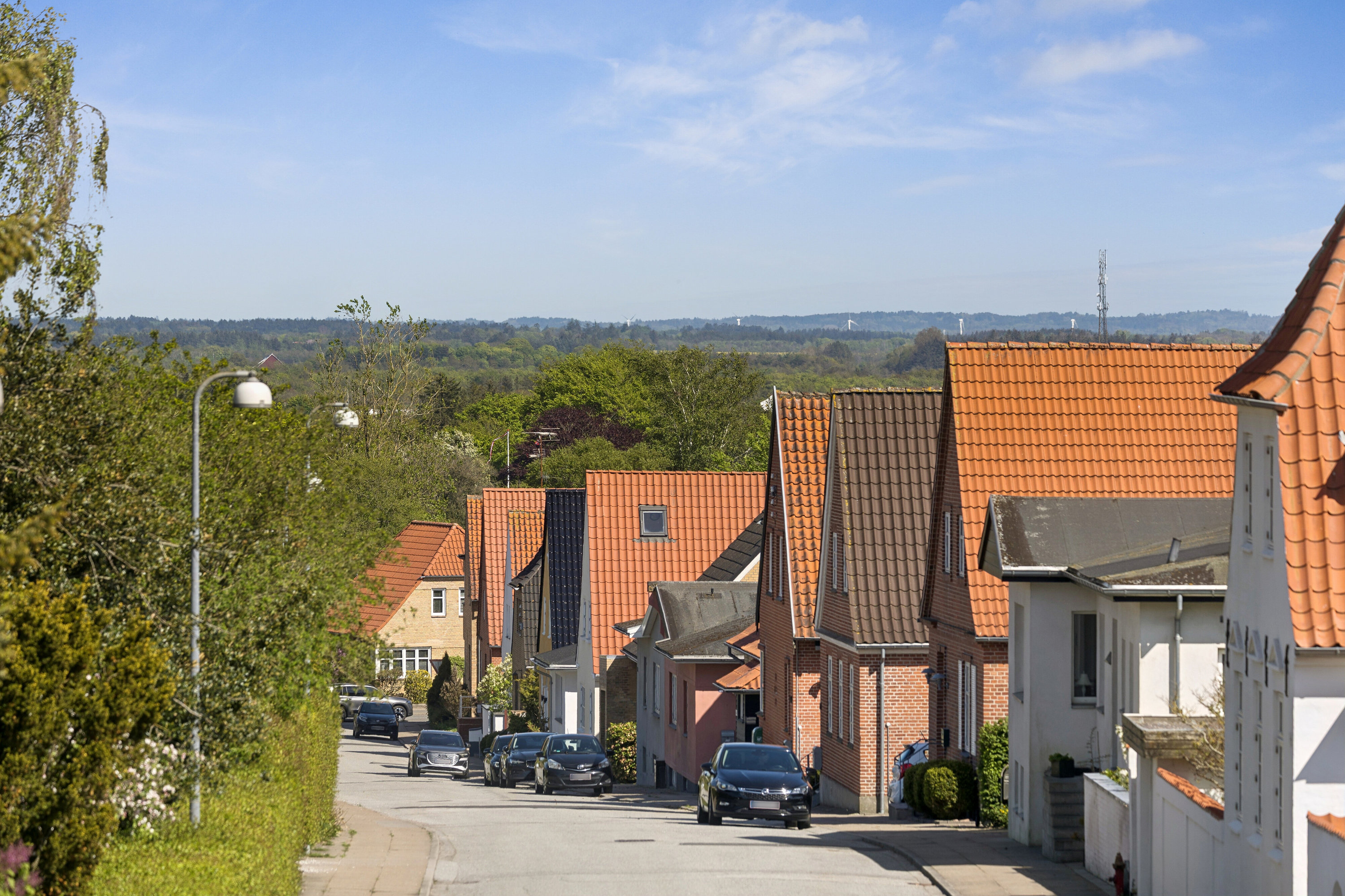 Fremhævet set fra haven billede i fuldskærmstilstand. Billede af Græsvangen 3, 9800 Hjørring