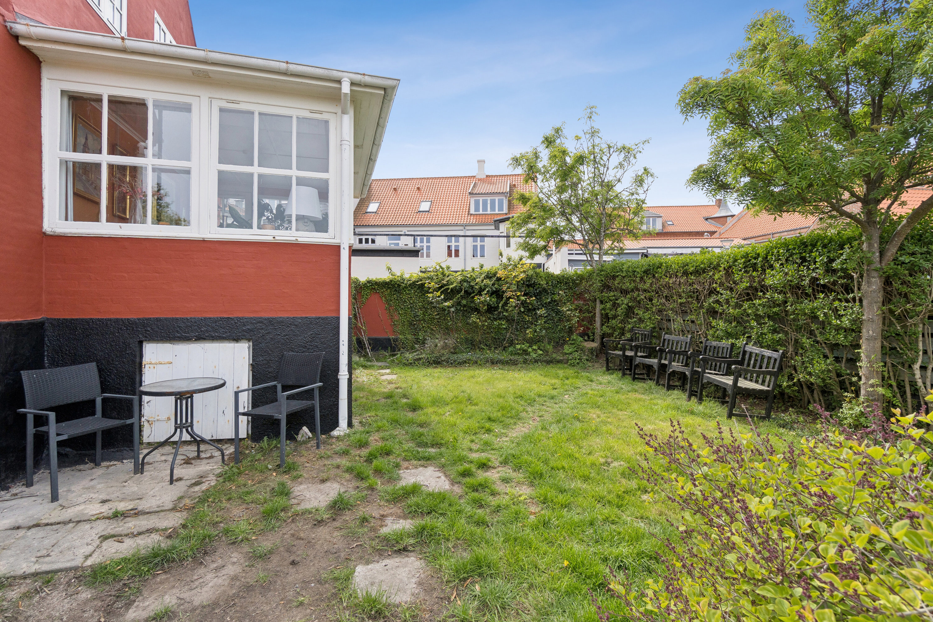 Fremhævet set fra haven billede i fuldskærmstilstand. Billede af Østergade 26, 3770 Allinge