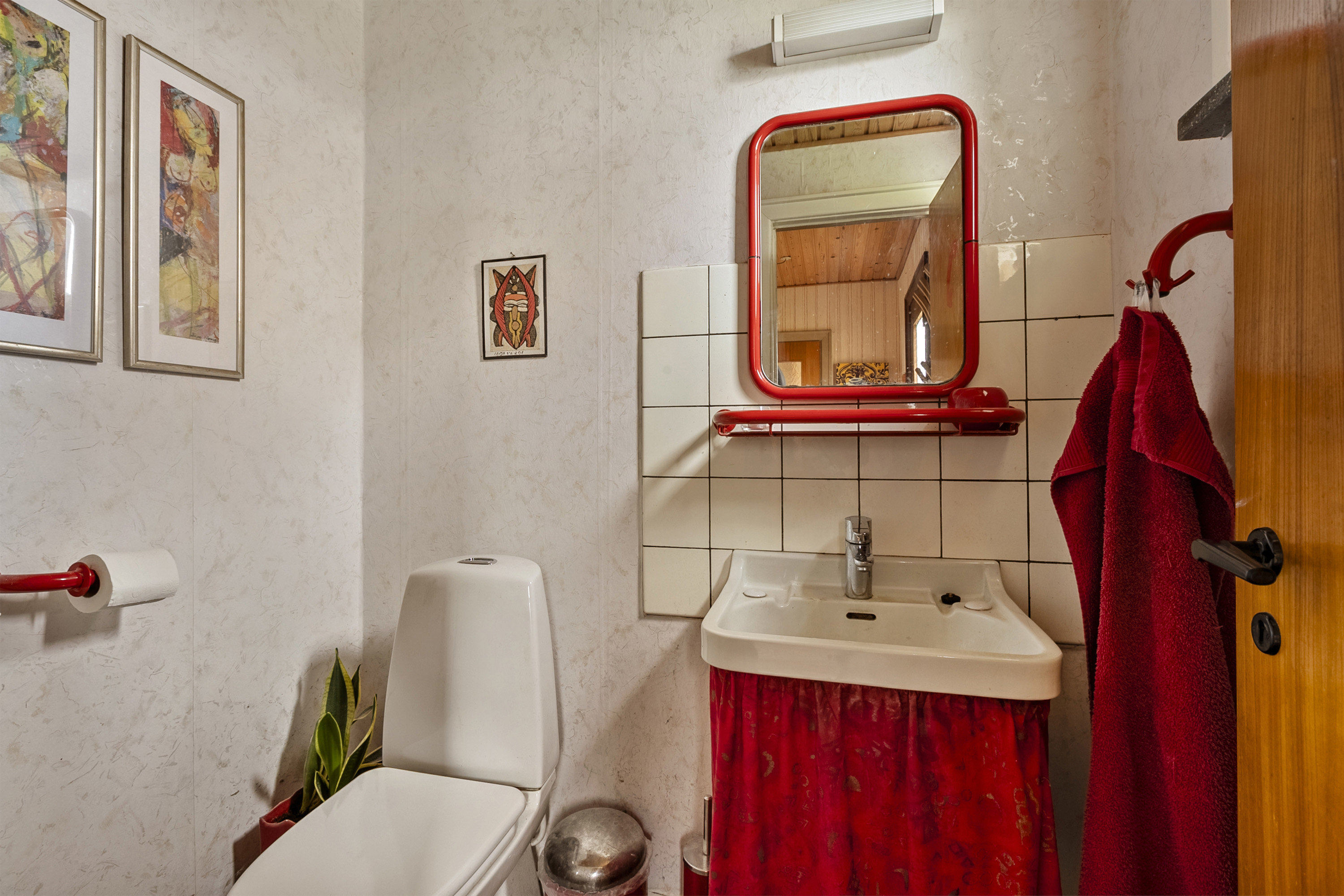 Fremhævet toilet billede i fuldskærmstilstand. Billede af Grundtvigs Alle 104, 6400 Sønderborg