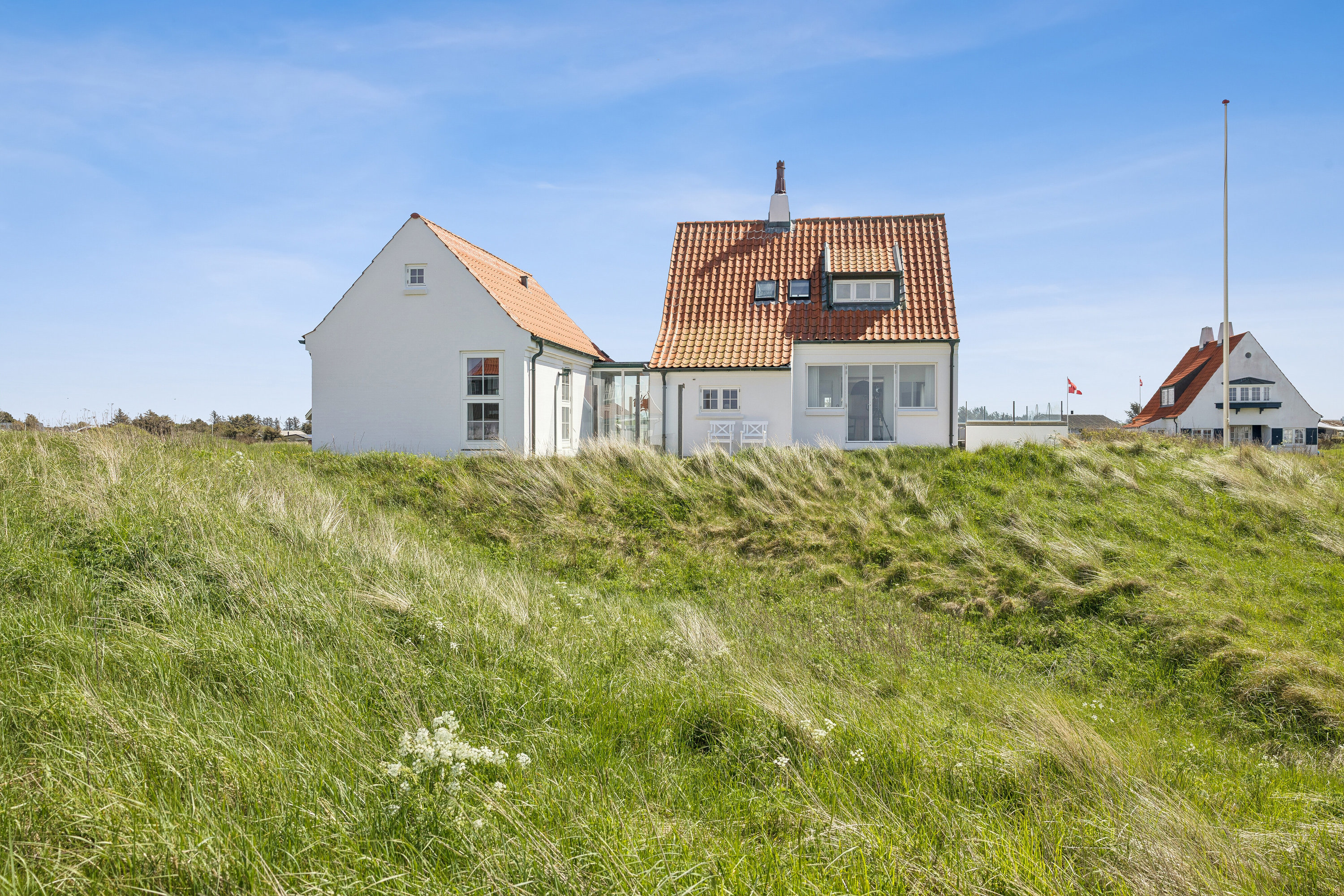 Fremhævet set fra haven billede i fuldskærmstilstand. Billede af Bæltet 4, Lønstrup, 9800 Hjørring