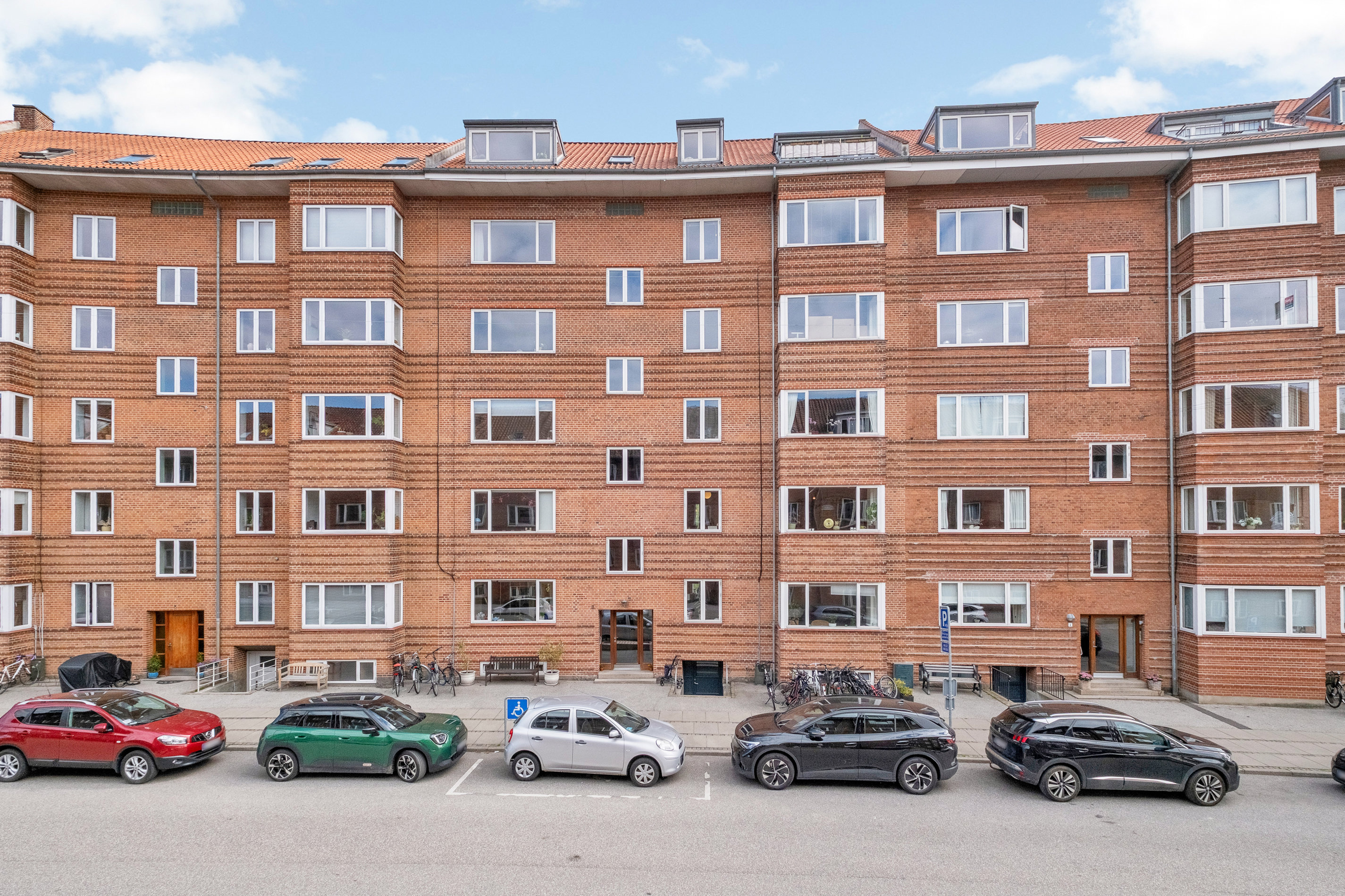 Fremhævet facade billede i fuldskærmstilstand. Billede af P.P. Ørums Gade 6, 1. th., 8000 Aarhus C