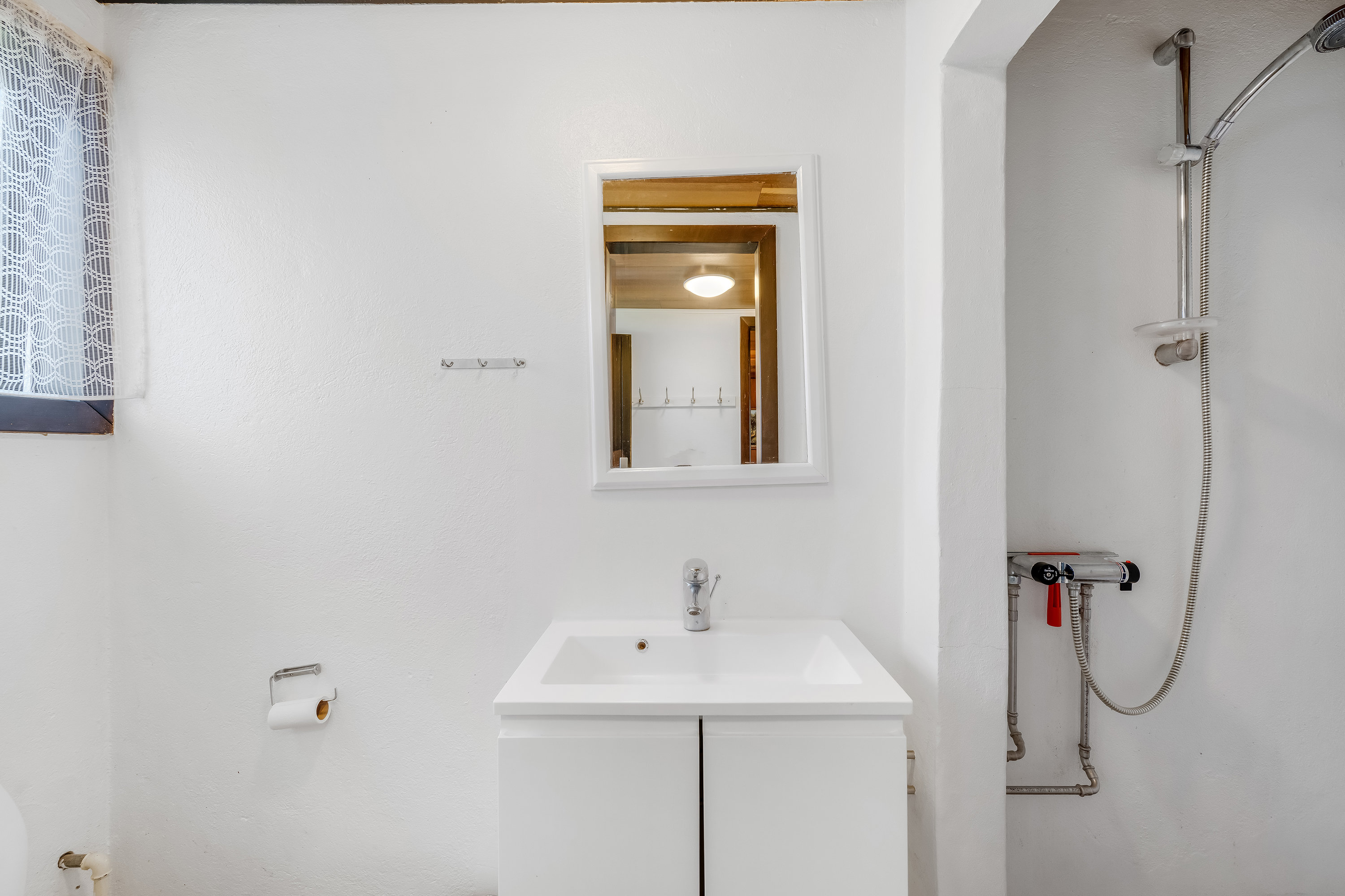 Fremhævet toilet billede i fuldskærmstilstand. Billede af Ørredvej 4, Vostrup, 6880 Tarm