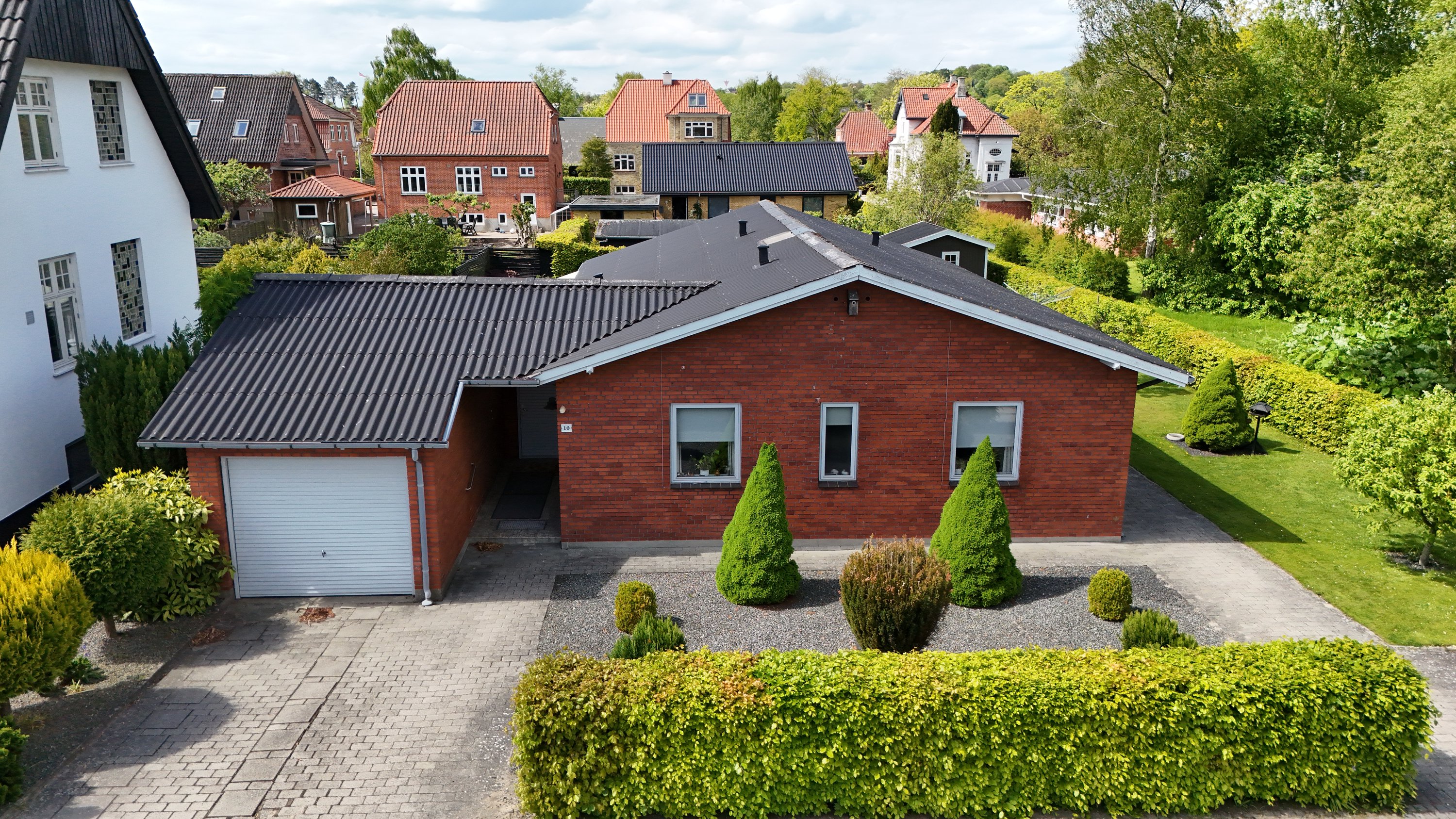 Fremhævet drone billede i fuldskærmstilstand. Billede af Korsgade 10, 9500 Hobro