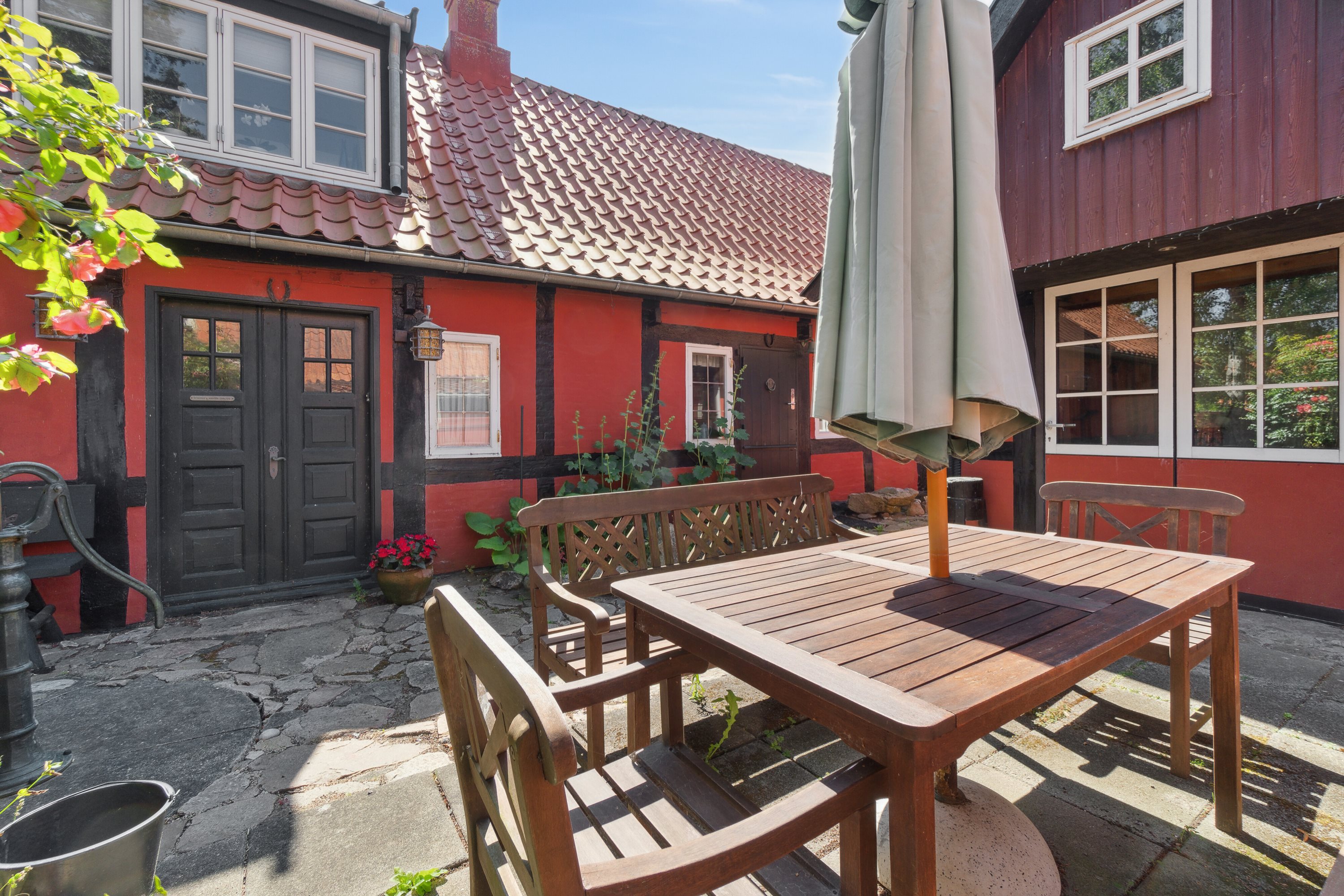 Fremhævet udendørs billede i fuldskærmstilstand. Billede af Brøddegade 39, 3760 Gudhjem