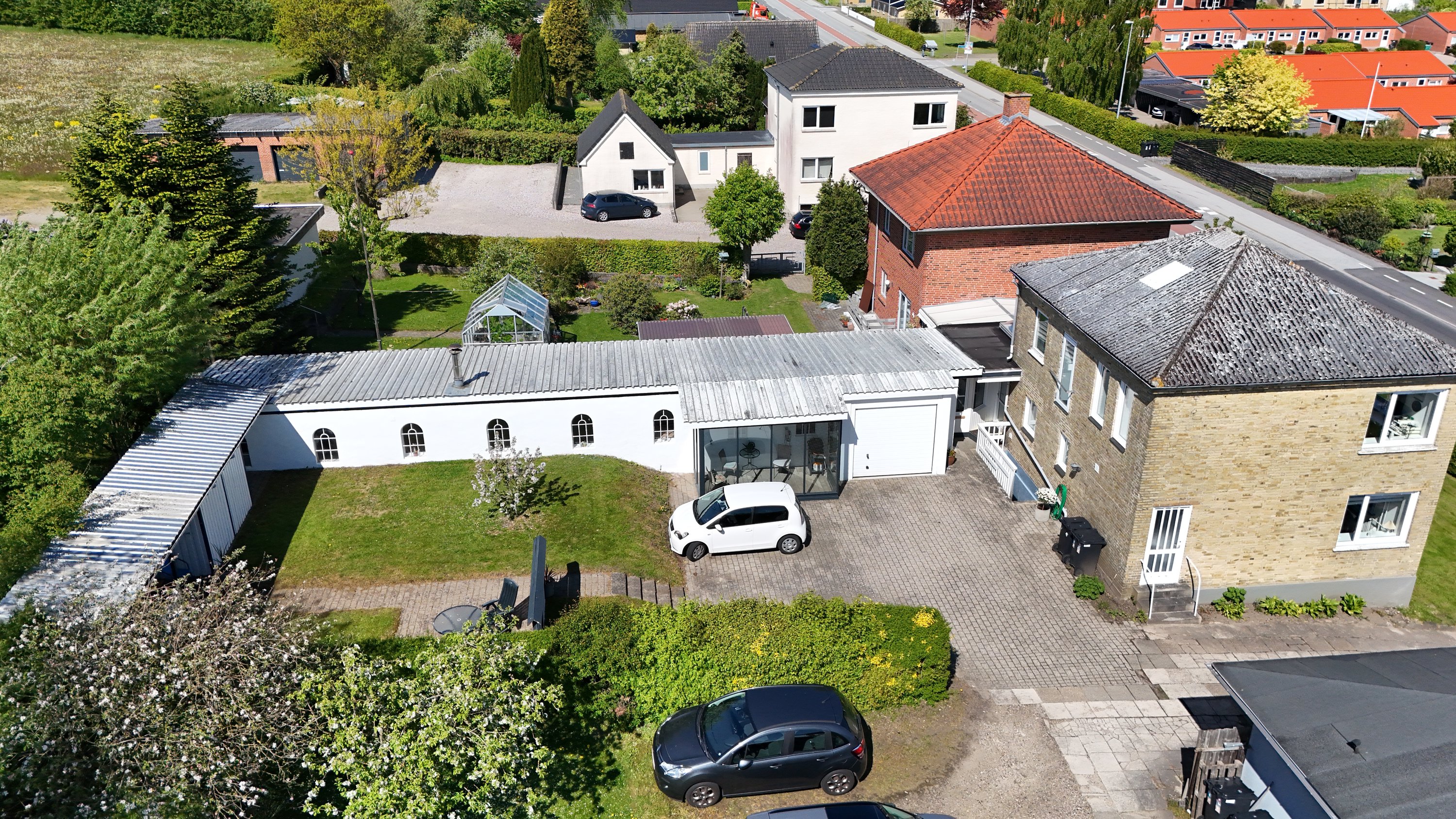 Fremhævet drone billede i fuldskærmstilstand. Billede af Løgstørvej 17, 9500 Hobro