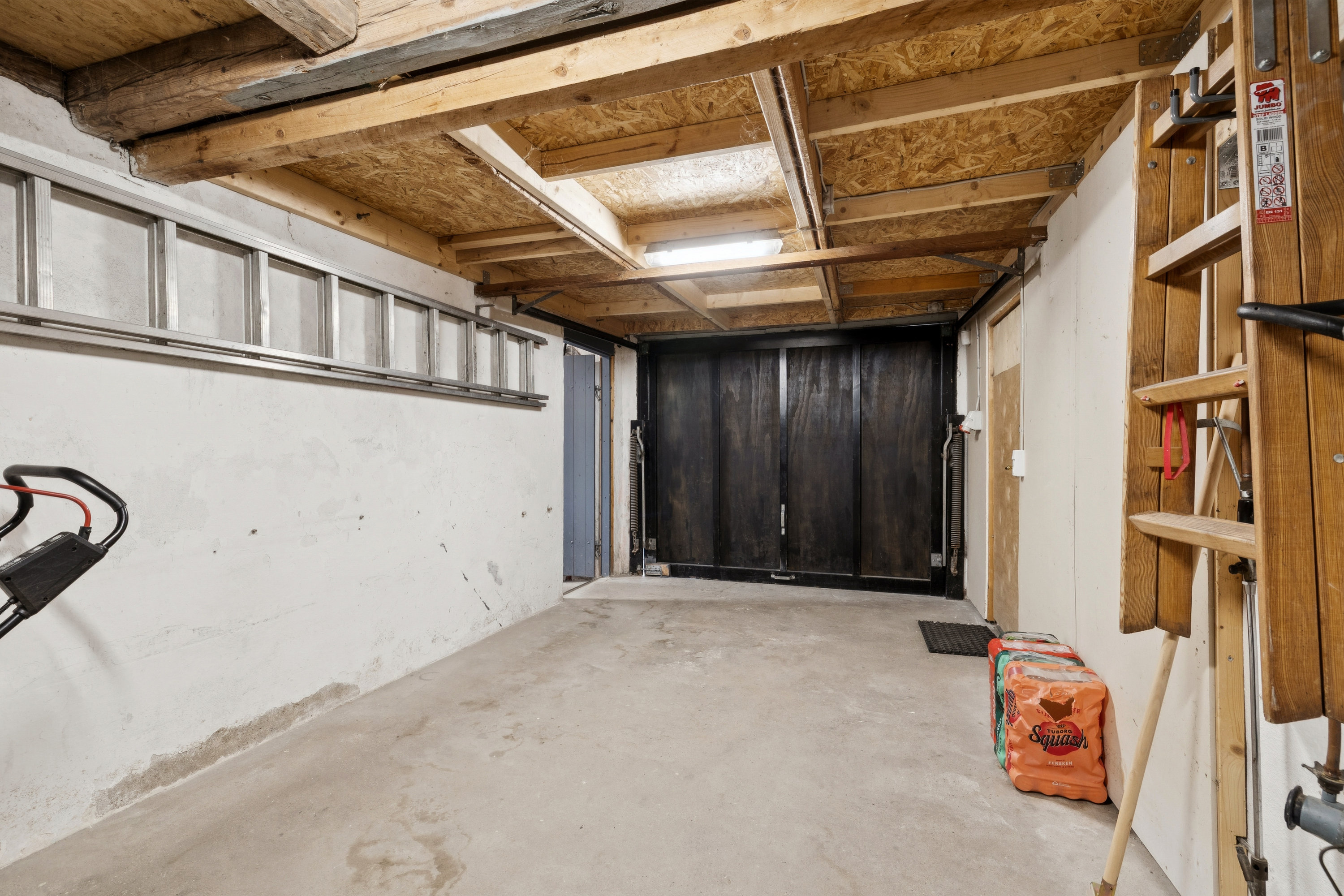 Fremhævet garage billede i fuldskærmstilstand. Billede af Mejlbyvej 87, 9610 Nørager