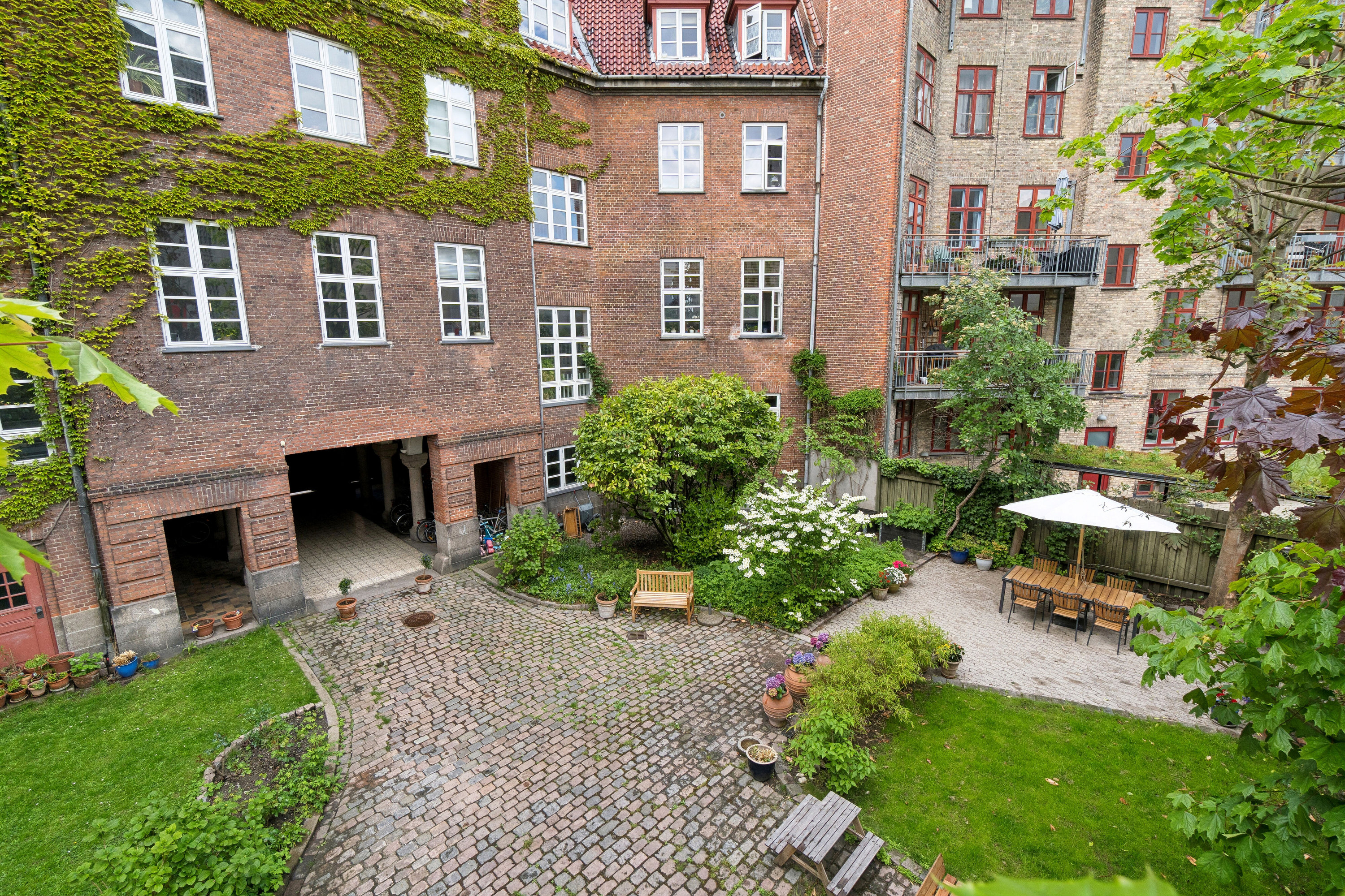 Fremhævet facade billede i fuldskærmstilstand. Billede af Uplandsgade 20, 3. tv., 2300 København S
