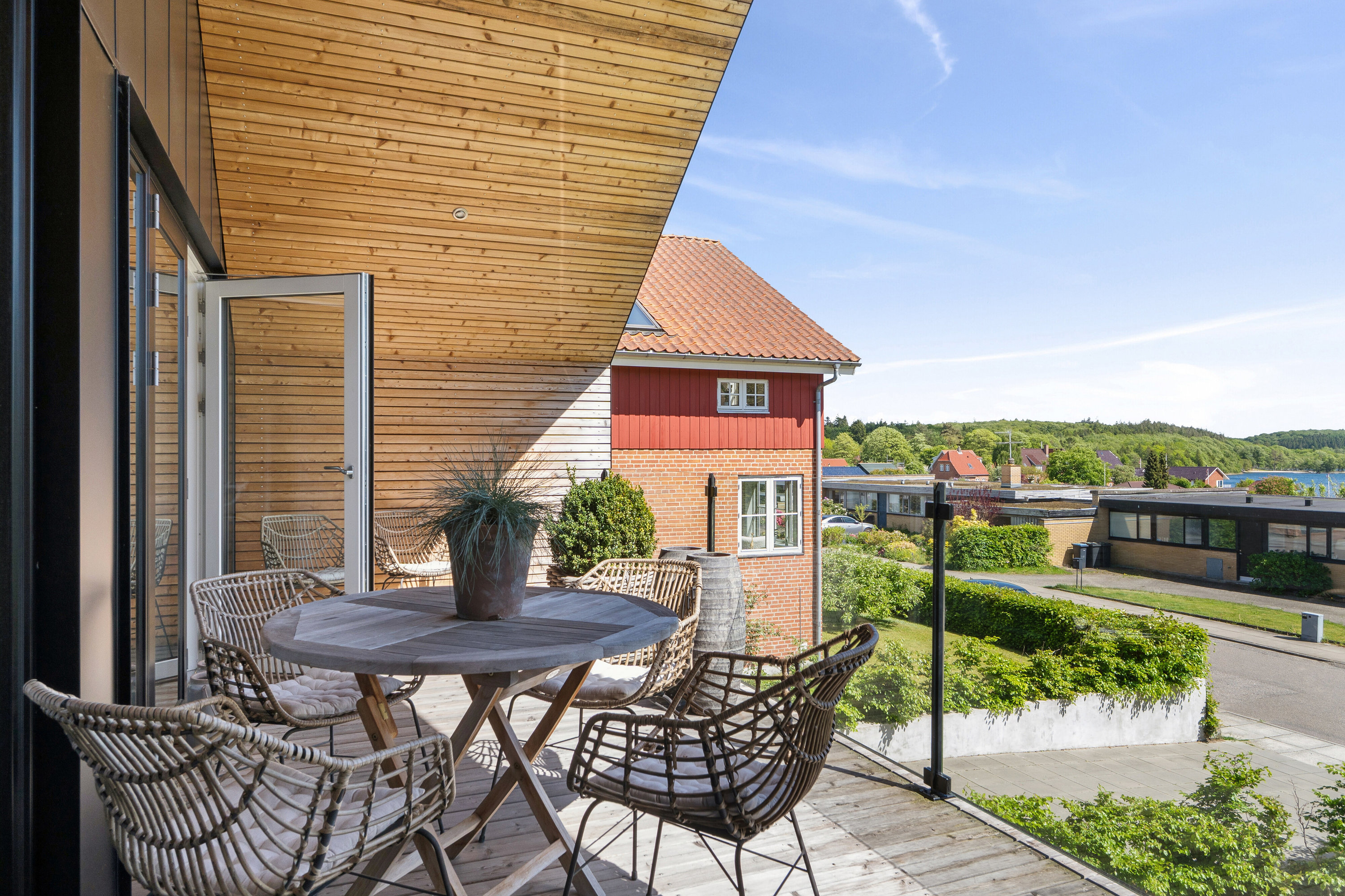Fremhævet overdækket terrasse billede i fuldskærmstilstand. Billede af Parkvænget 18, 8600 Silkeborg
