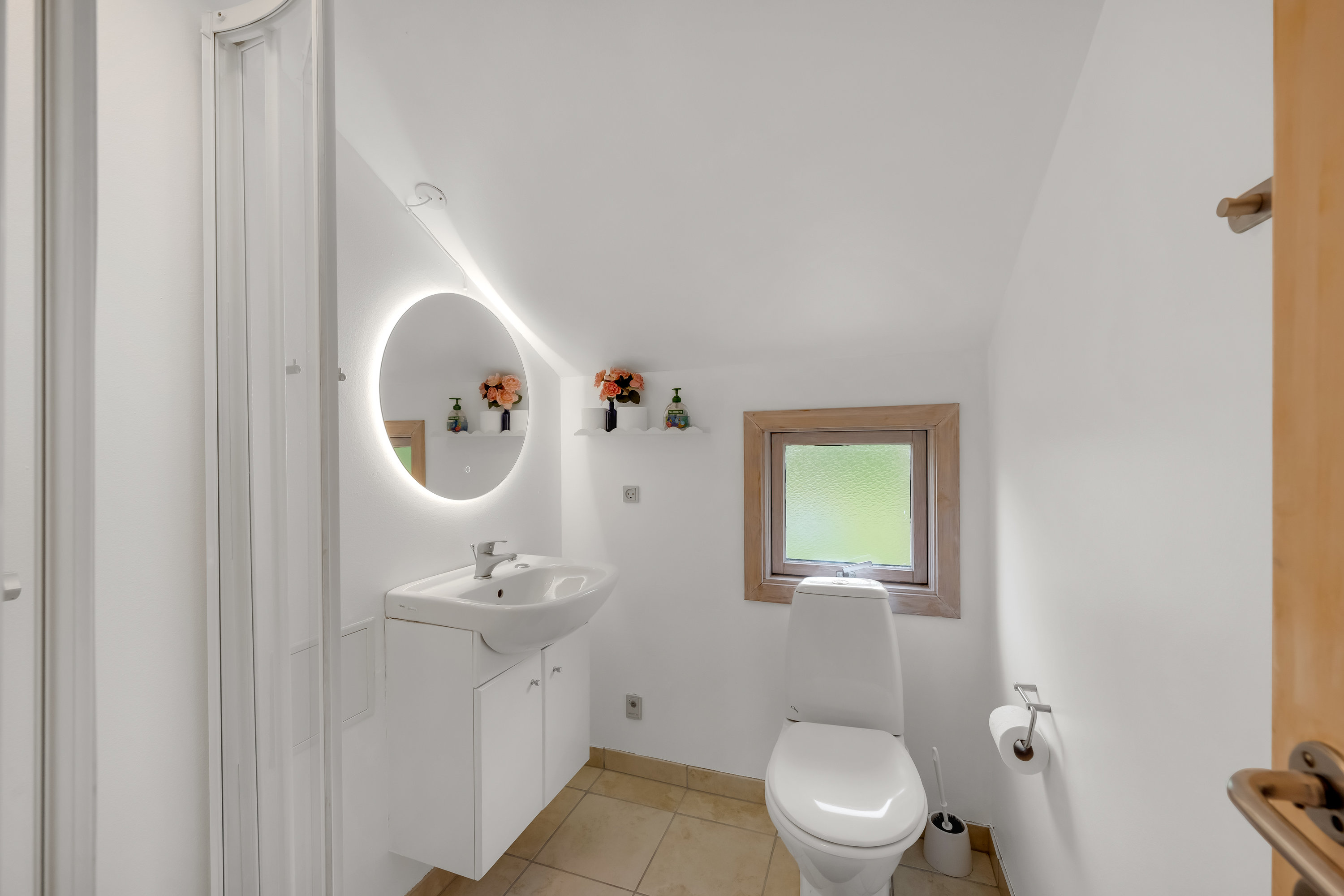 Fremhævet toilet billede i fuldskærmstilstand. Billede af Brombærvej 4, Skaven , 6880 Tarm