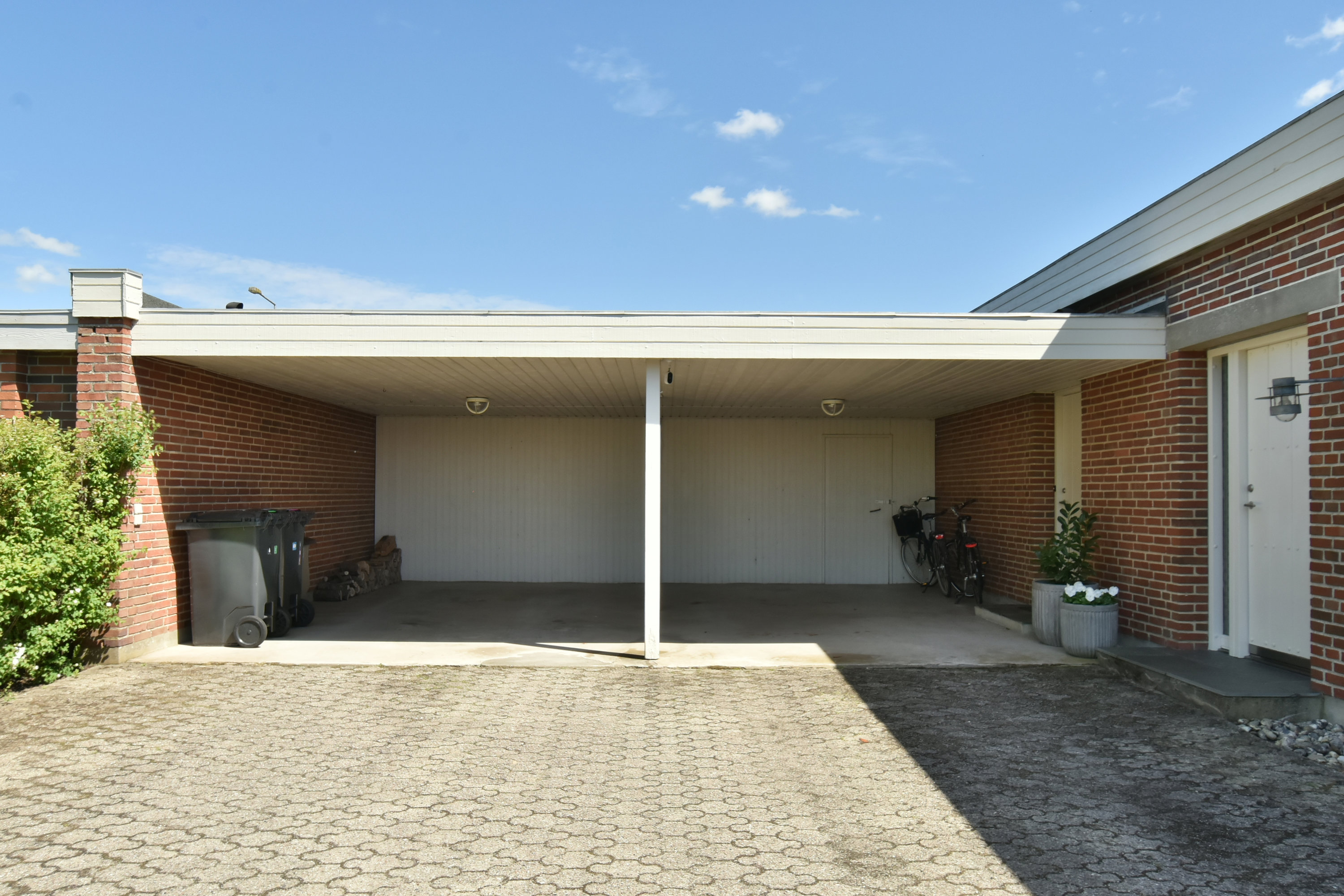 Fremhævet carport billede i fuldskærmstilstand. Billede af Langtoften 81, Lind, 7400 Herning