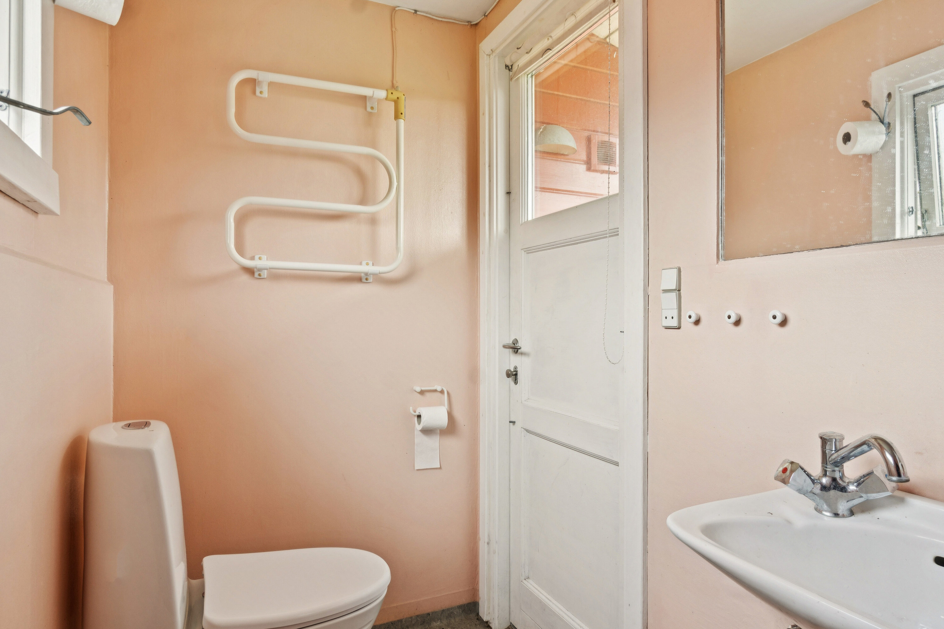 Fremhævet toilet billede i fuldskærmstilstand. Billede af Store Agre 10, 4245 Omø