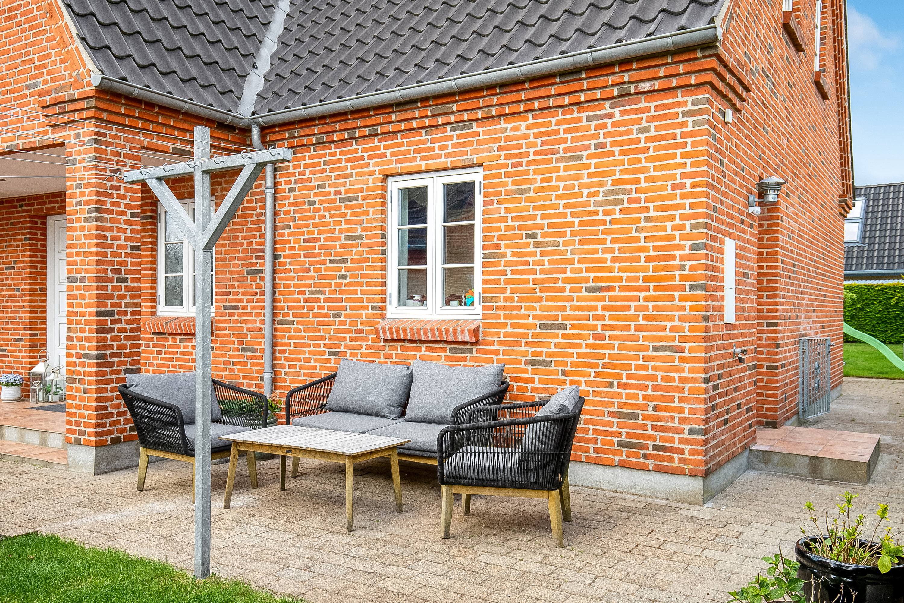 Fremhævet terrasse billede i fuldskærmstilstand. Billede af Kragelundvænget 64, 7080 Børkop