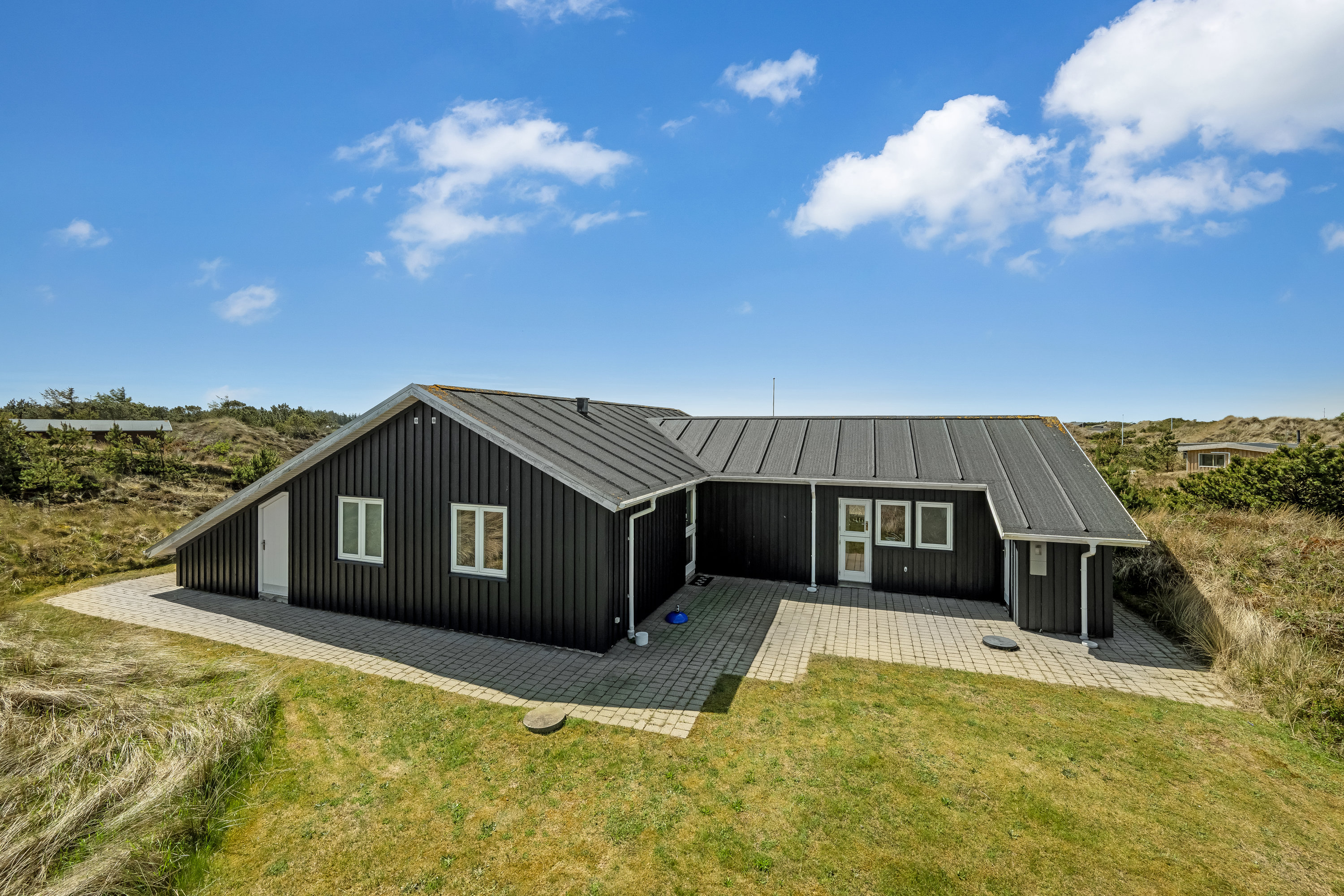 Fremhævet facade billede i fuldskærmstilstand. Billede af Marehalmen 31, Søndervig, 6950 Ringkøbing