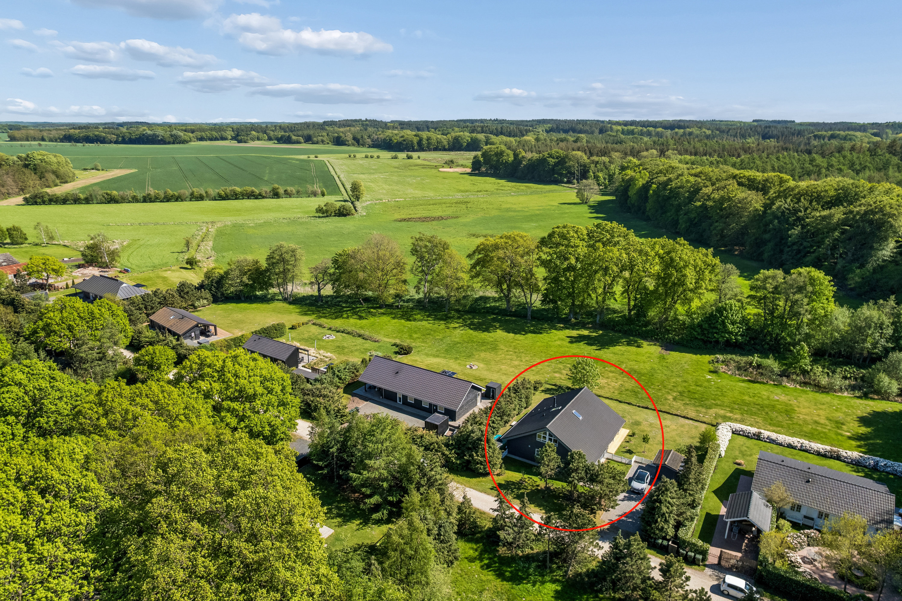 Fremhævet luftfoto billede i fuldskærmstilstand. Billede af Stjernevej 11, Fjellerup Strand, 8585 Glesborg