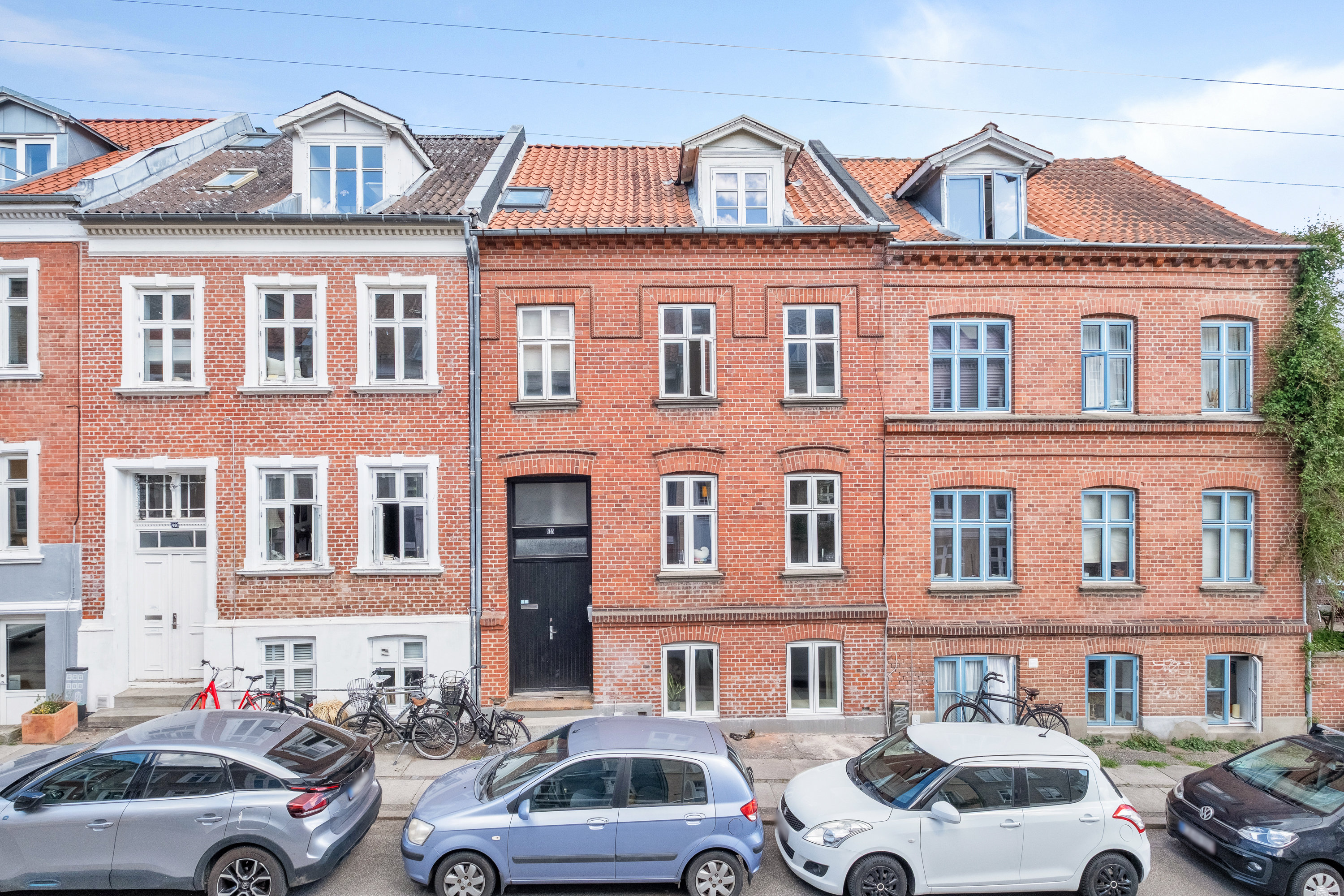 Fremhævet facade billede i fuldskærmstilstand. Billede af Lollandsgade 44, kld.., 8000 Aarhus C