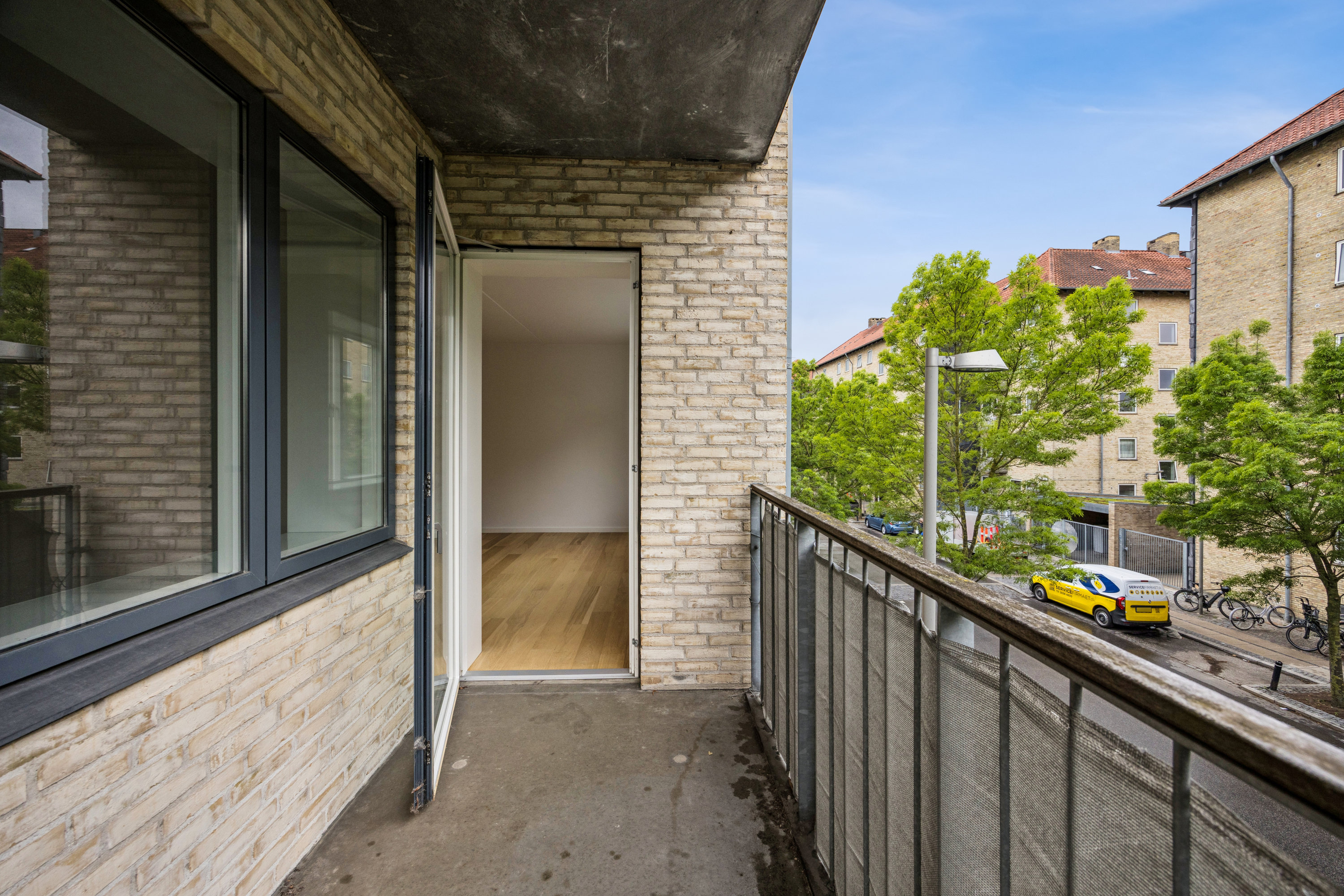 Fremhævet altan billede i fuldskærmstilstand. Billede af Flintholm Alle 22, 1. tv., 2000 Frederiksberg