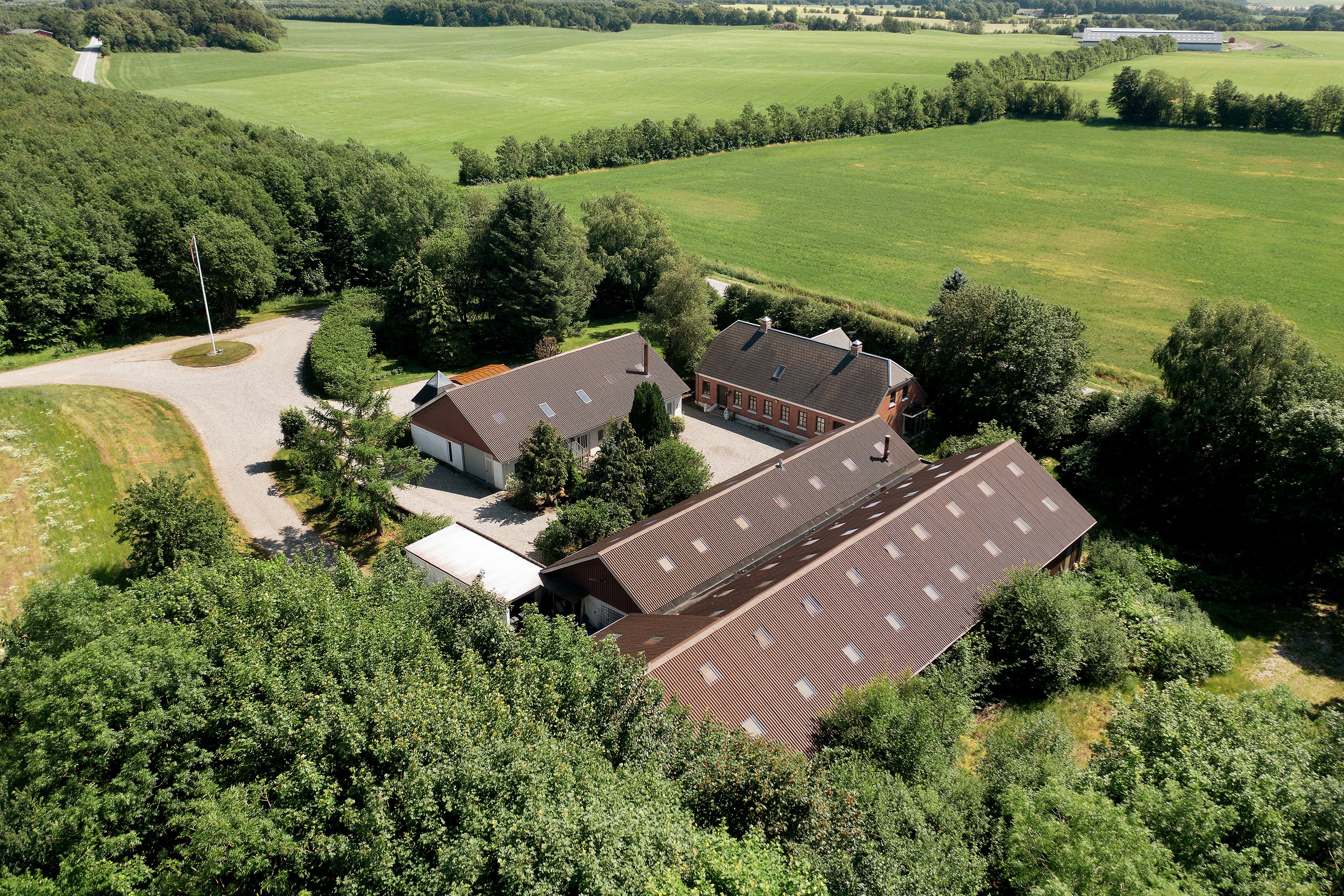 Fremhævet luftfoto billede i fuldskærmstilstand. Billede af Hvalpsundvej 20, 9610 Nørager