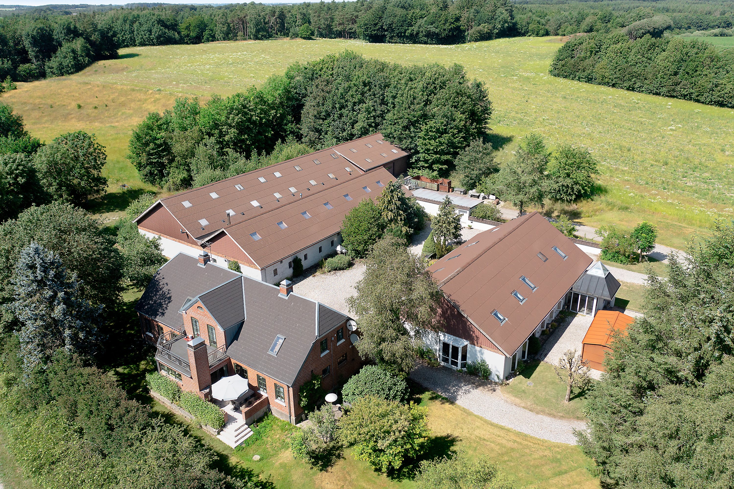 Miniaturebillede 1: luftfoto. Billede af Hvalpsundvej 20, 9610 Nørager