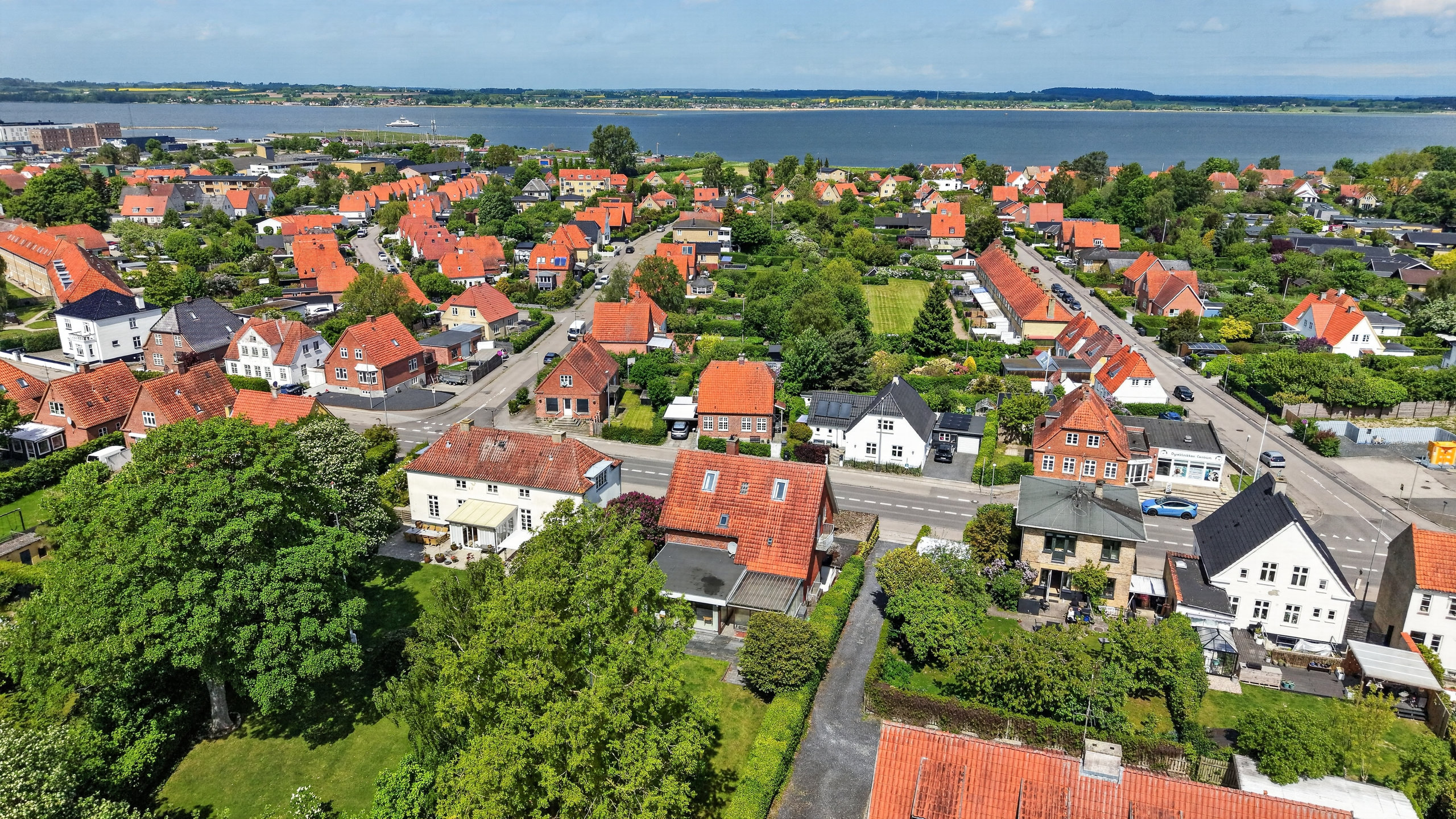 Fremhævet luftfoto billede i fuldskærmstilstand. Billede af Munkholmvej 14, 4300 Holbæk