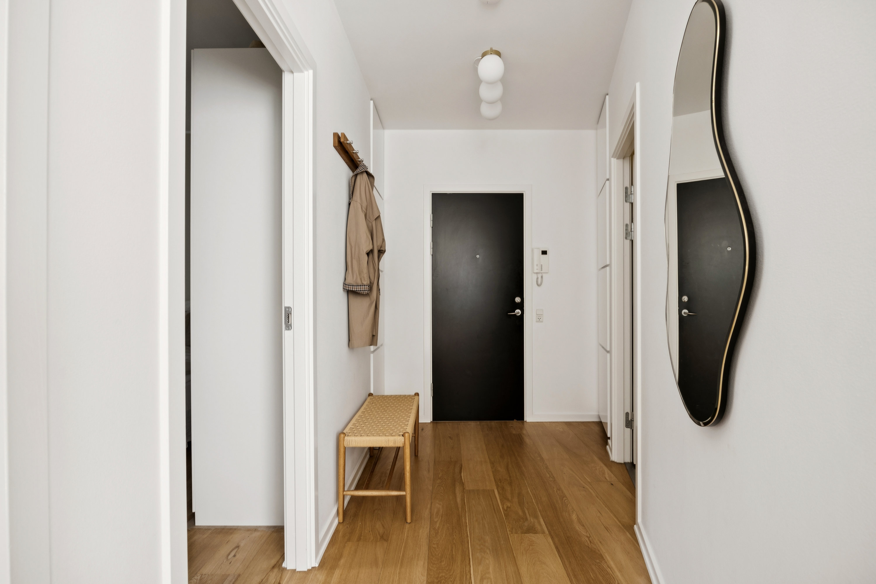 Fremhævet trappe billede i fuldskærmstilstand. Billede af Holger Danskes Vej 32, 1. 4., 2000 Frederiksberg