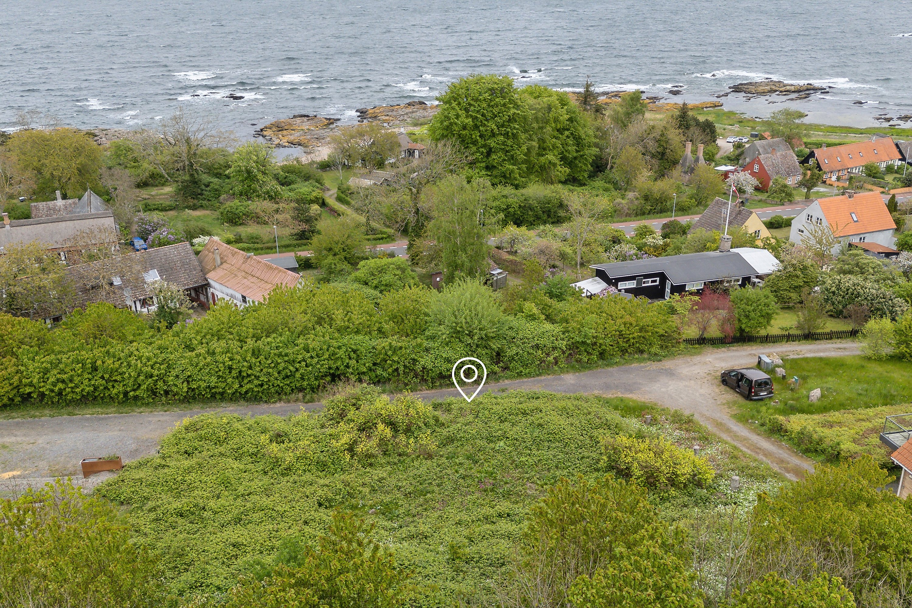 Fremhævet luftfoto billede i fuldskærmstilstand. Billede af Elverhøj 8, Listed, 3740 Svaneke