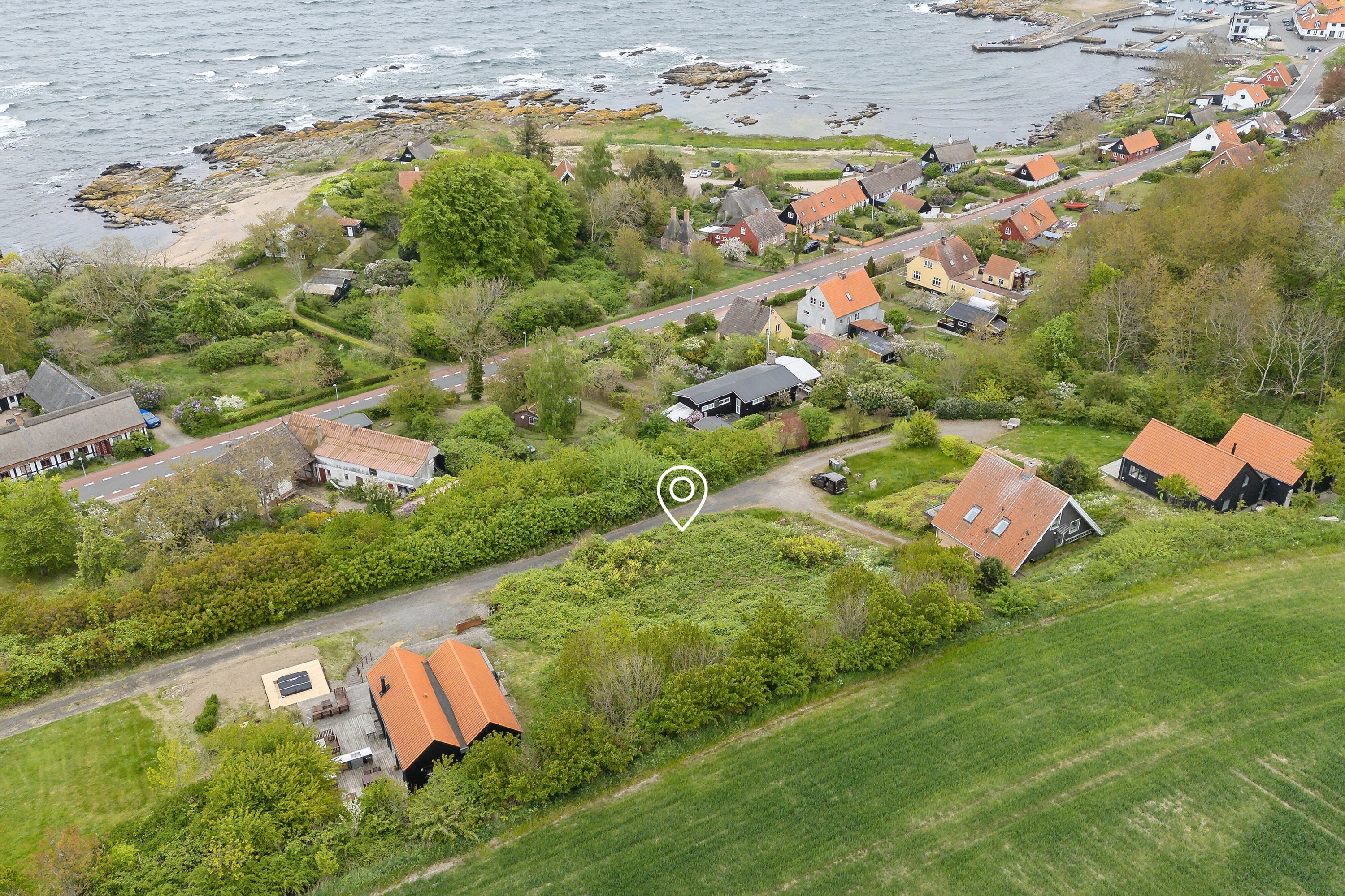 Fremhævet luftfoto billede i fuldskærmstilstand. Billede af Elverhøj 8, Listed, 3740 Svaneke