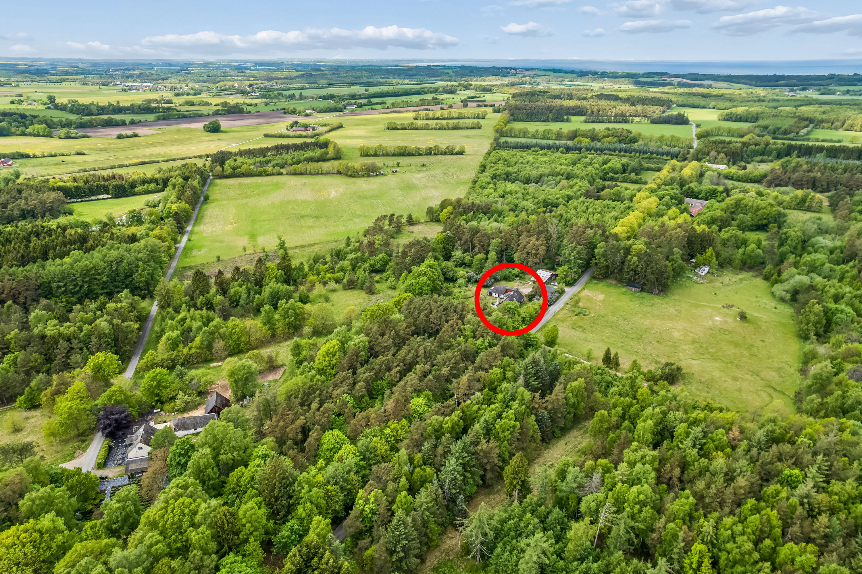Fremhævet luftfoto billede i fuldskærmstilstand. Billede af Georgsmindevej 16, Tustrup, 8961 Allingåbro