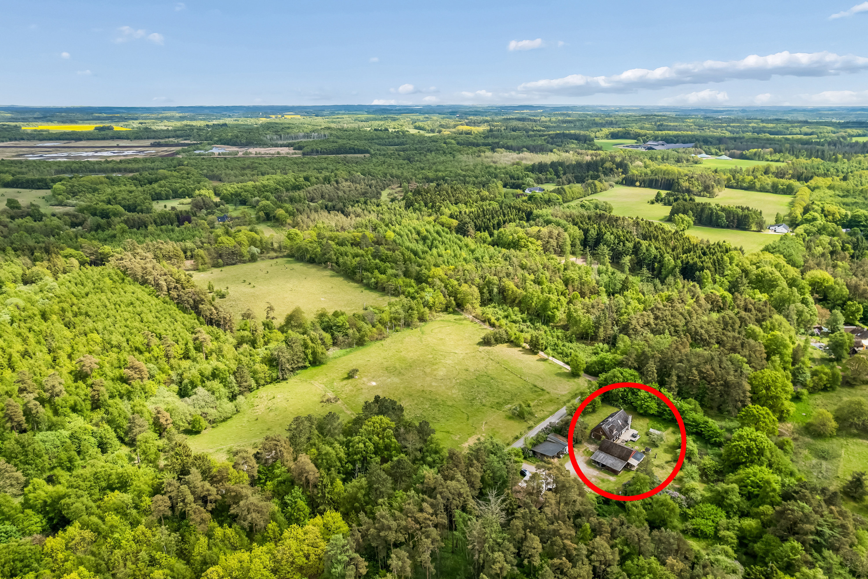 Fremhævet luftfoto billede i fuldskærmstilstand. Billede af Georgsmindevej 16, Tustrup, 8961 Allingåbro