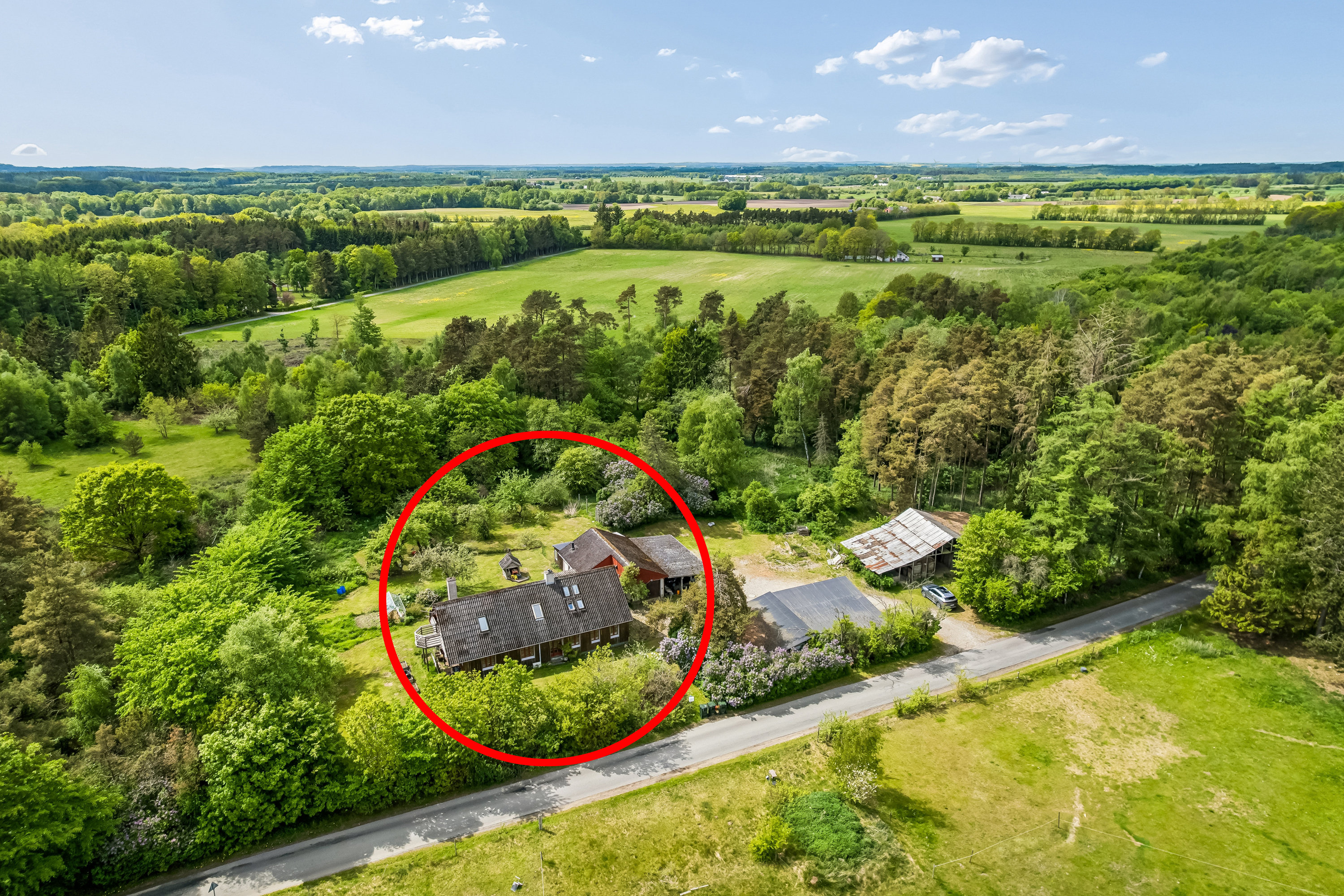 Fremhævet luftfoto billede i fuldskærmstilstand. Billede af Georgsmindevej 16, Tustrup, 8961 Allingåbro