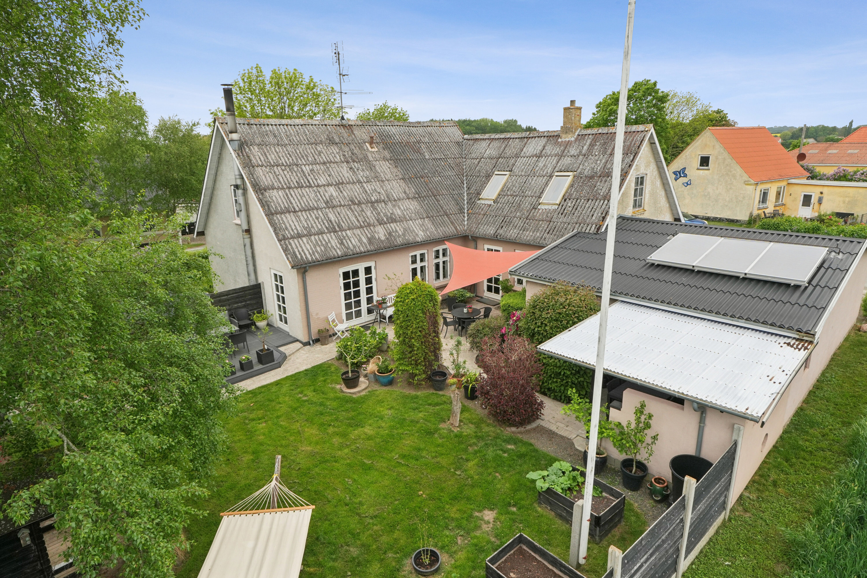 Fremhævet set fra haven billede i fuldskærmstilstand. Billede af Søndre Landevej 27, Henninge, 5900 Rudkøbing