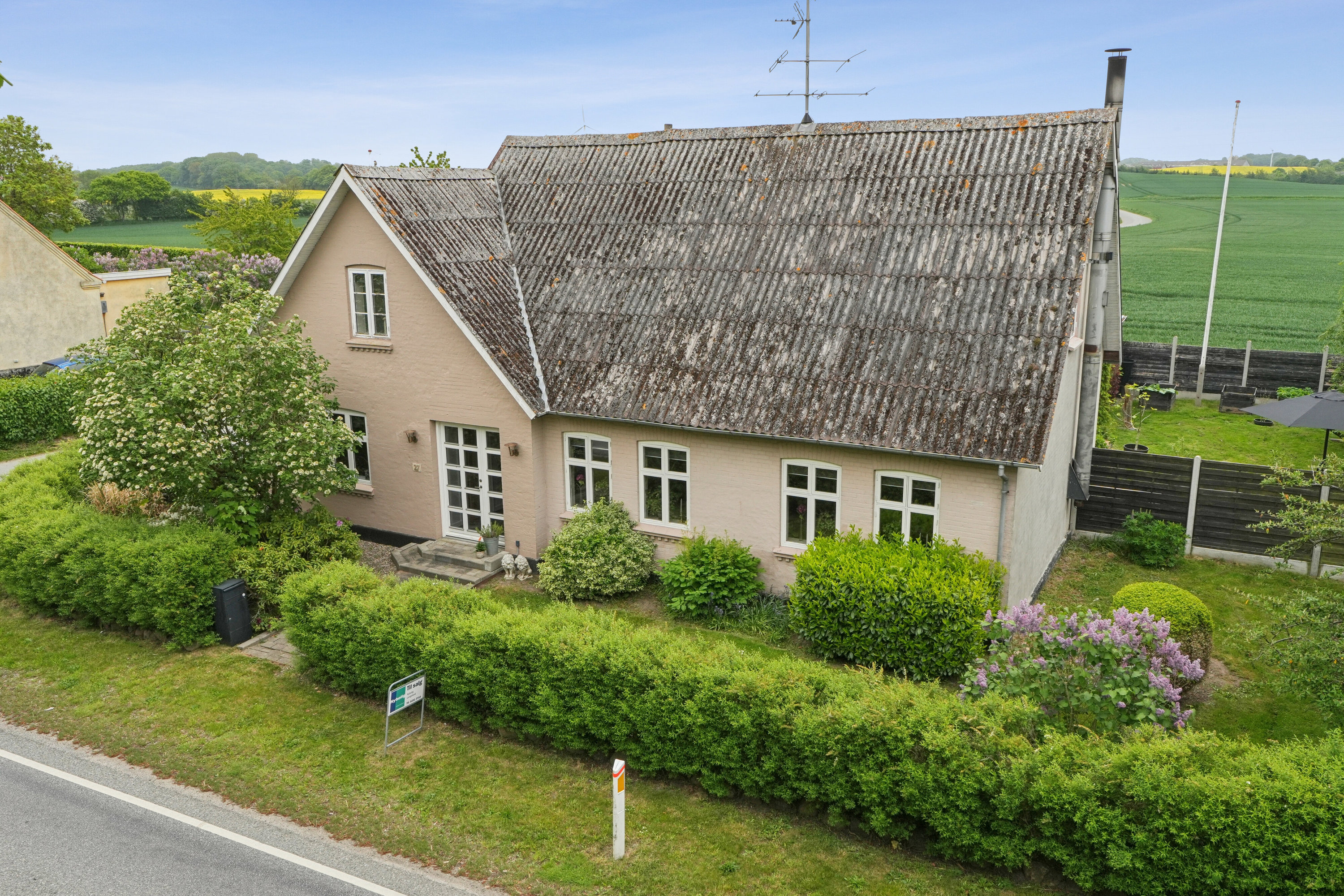 Fremhævet set fra vejen billede i fuldskærmstilstand. Billede af Søndre Landevej 27, Henninge, 5900 Rudkøbing