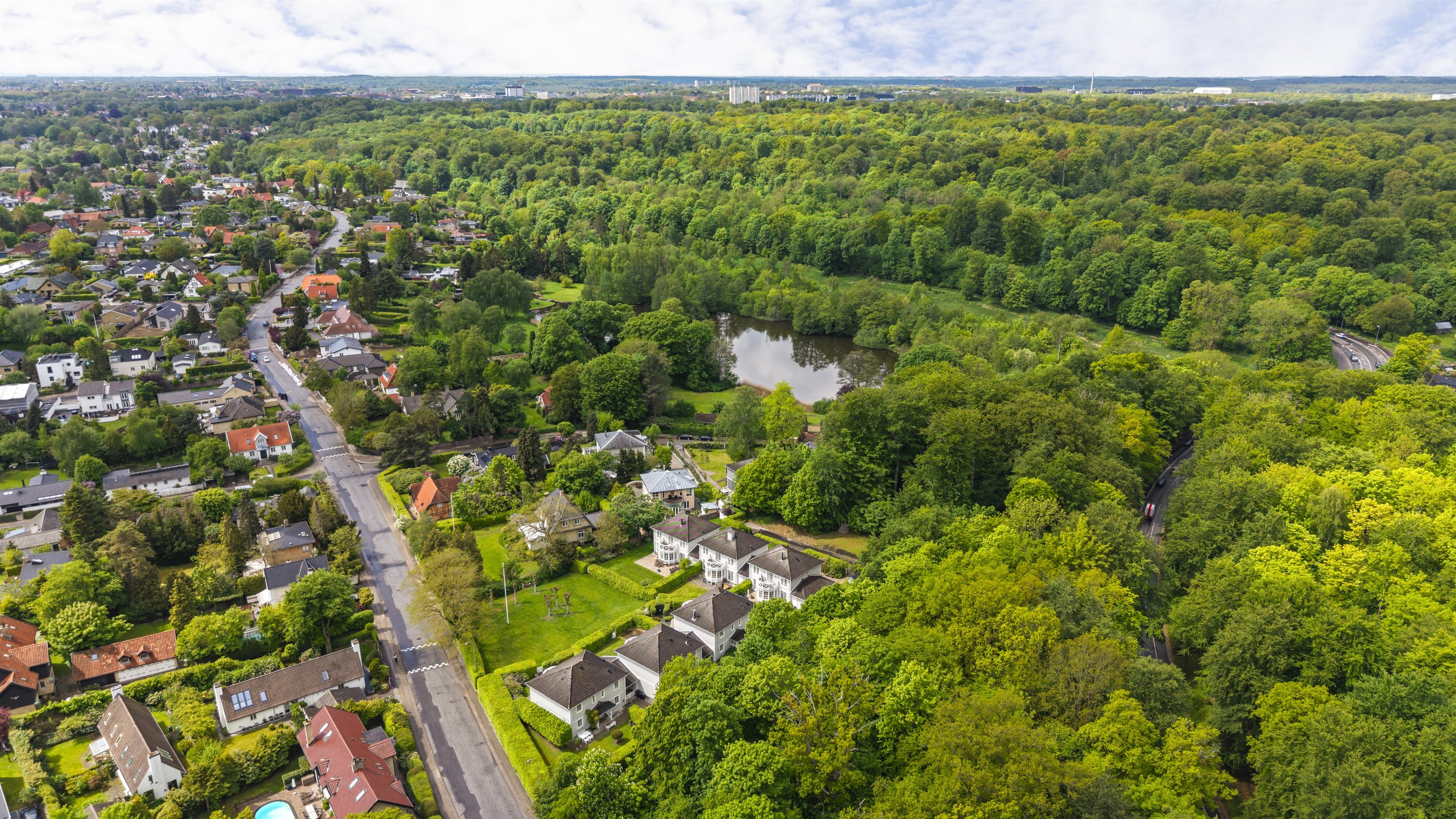 Fremhævet andet billede i fuldskærmstilstand. Billede af Tryggehvileparken 5, 2920 Charlottenlund