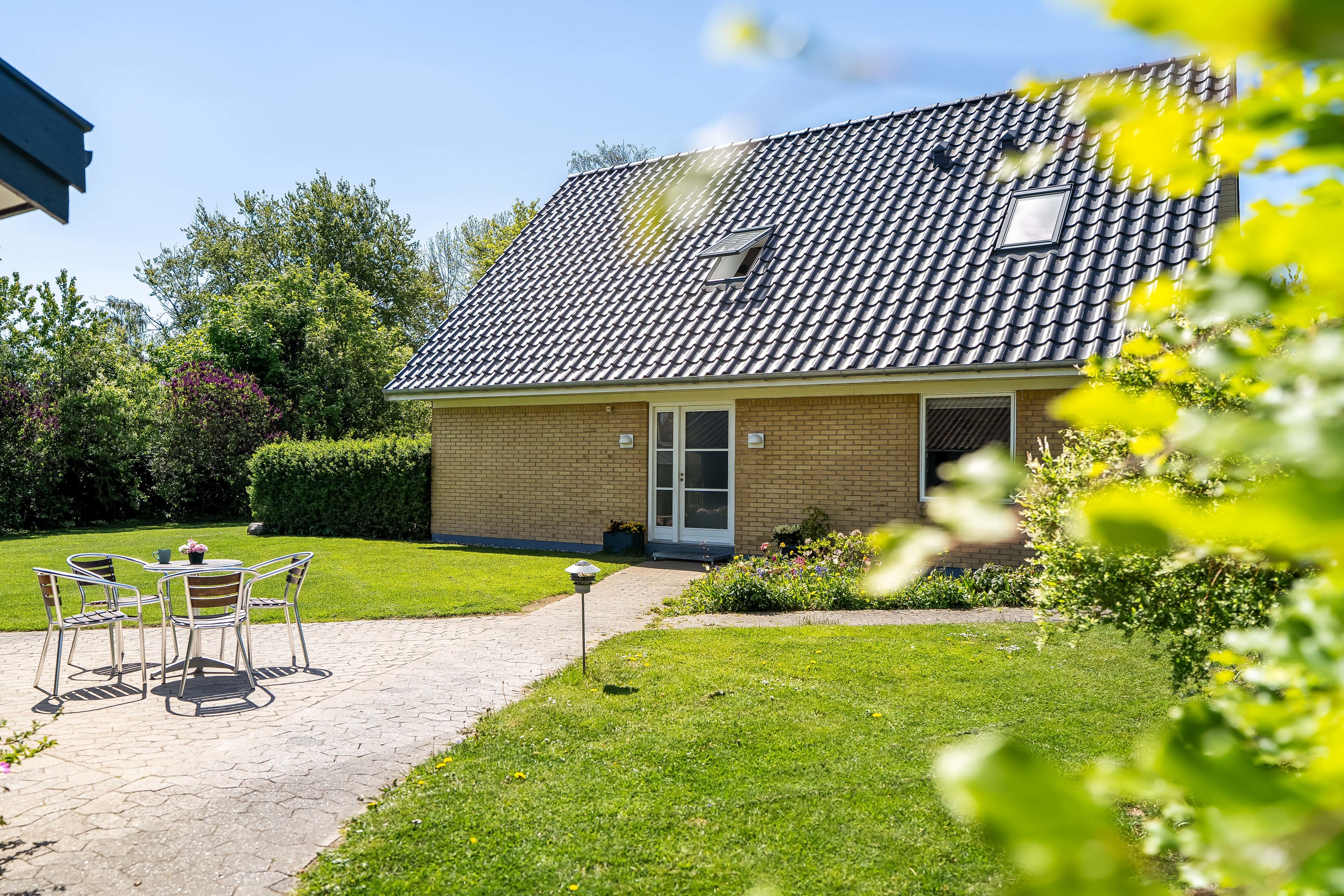 Fremhævet facade billede i fuldskærmstilstand. Billede af Smedievej 93, 3400 Hillerød