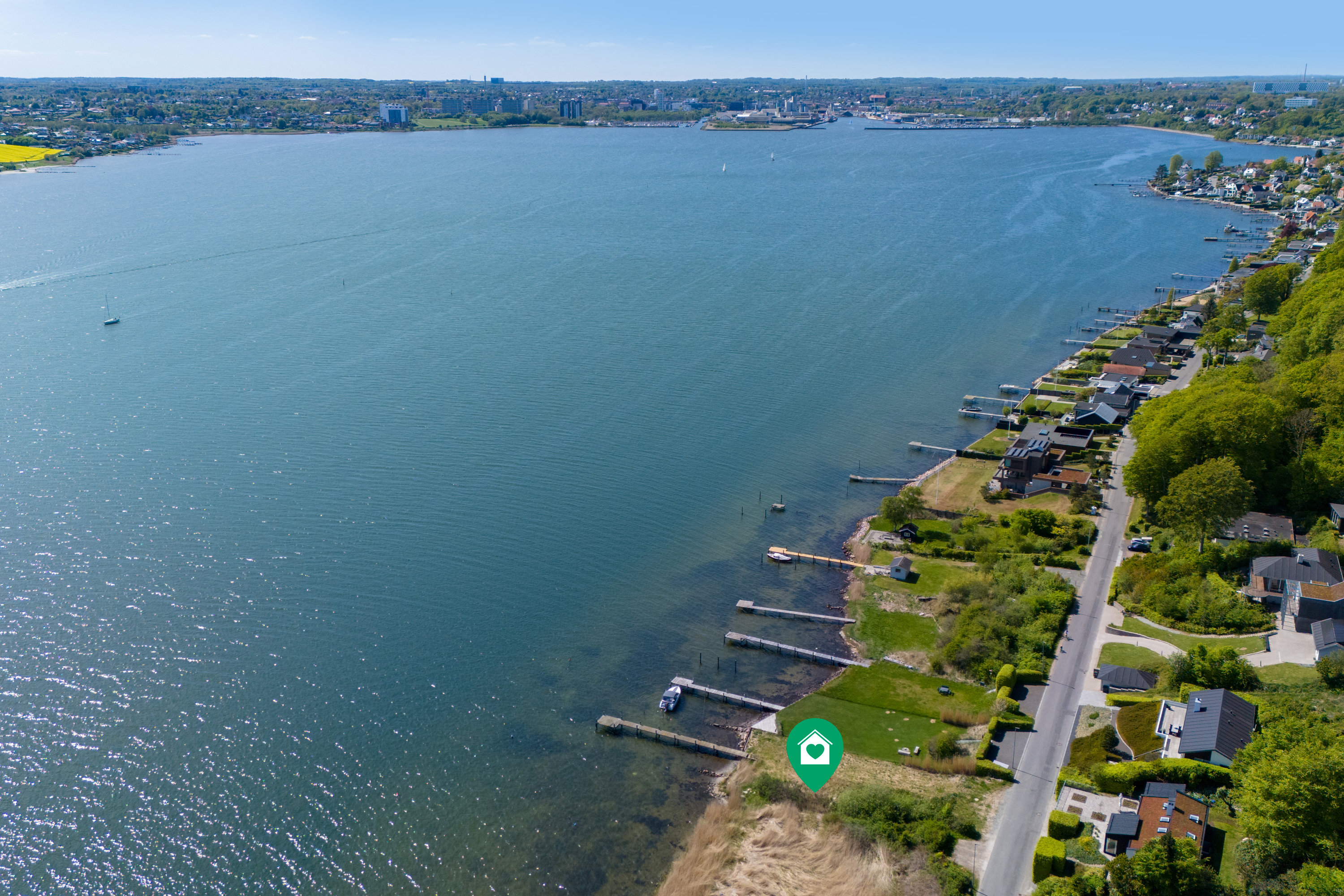 Fremhævet luftfoto billede i fuldskærmstilstand. Billede af Fjordvej 118F&G, Strandhuse, 6000 Kolding