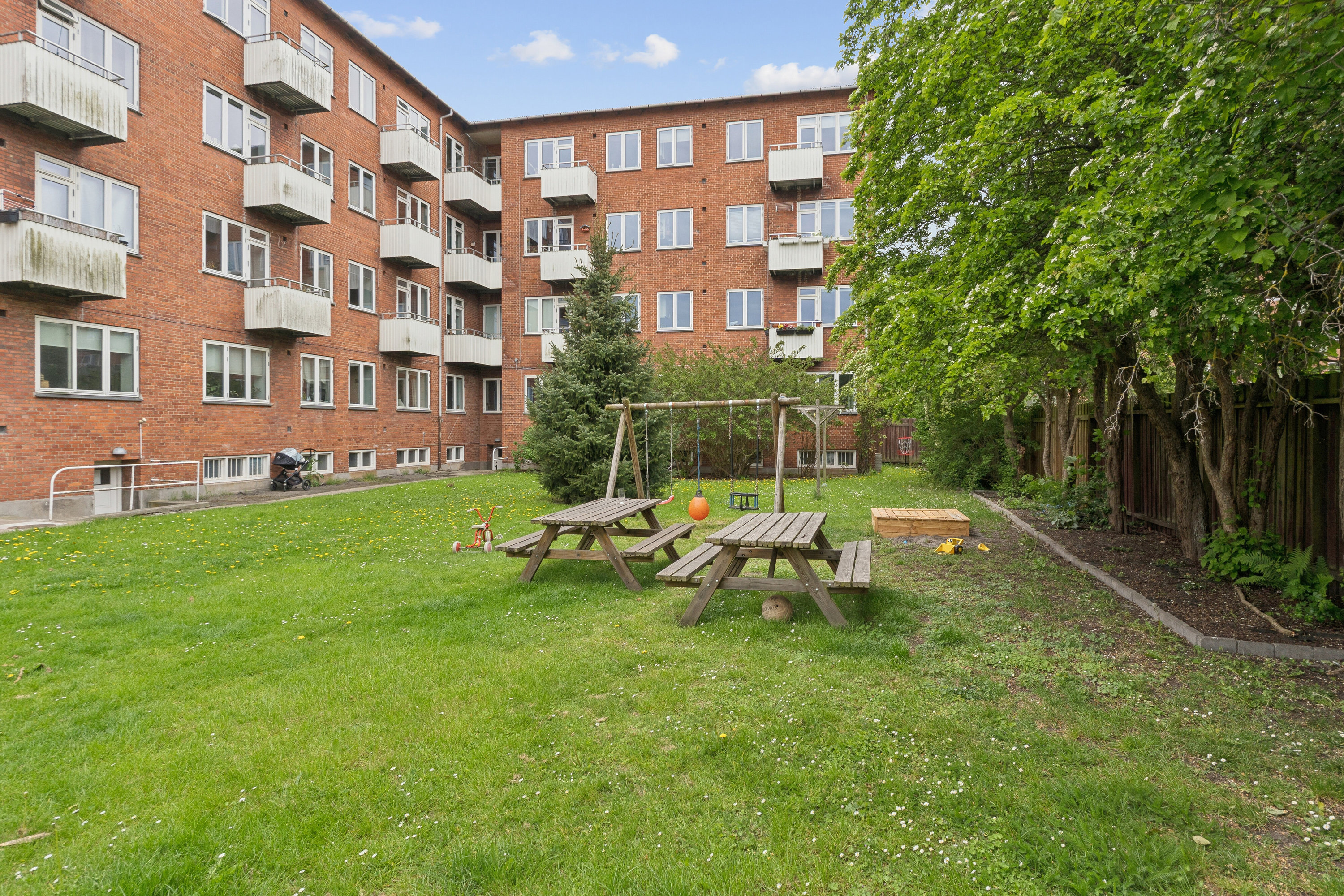 Fremhævet gårdmiljø billede i fuldskærmstilstand. Billede af Kastrupvej 83, st.. th., 2300 København S