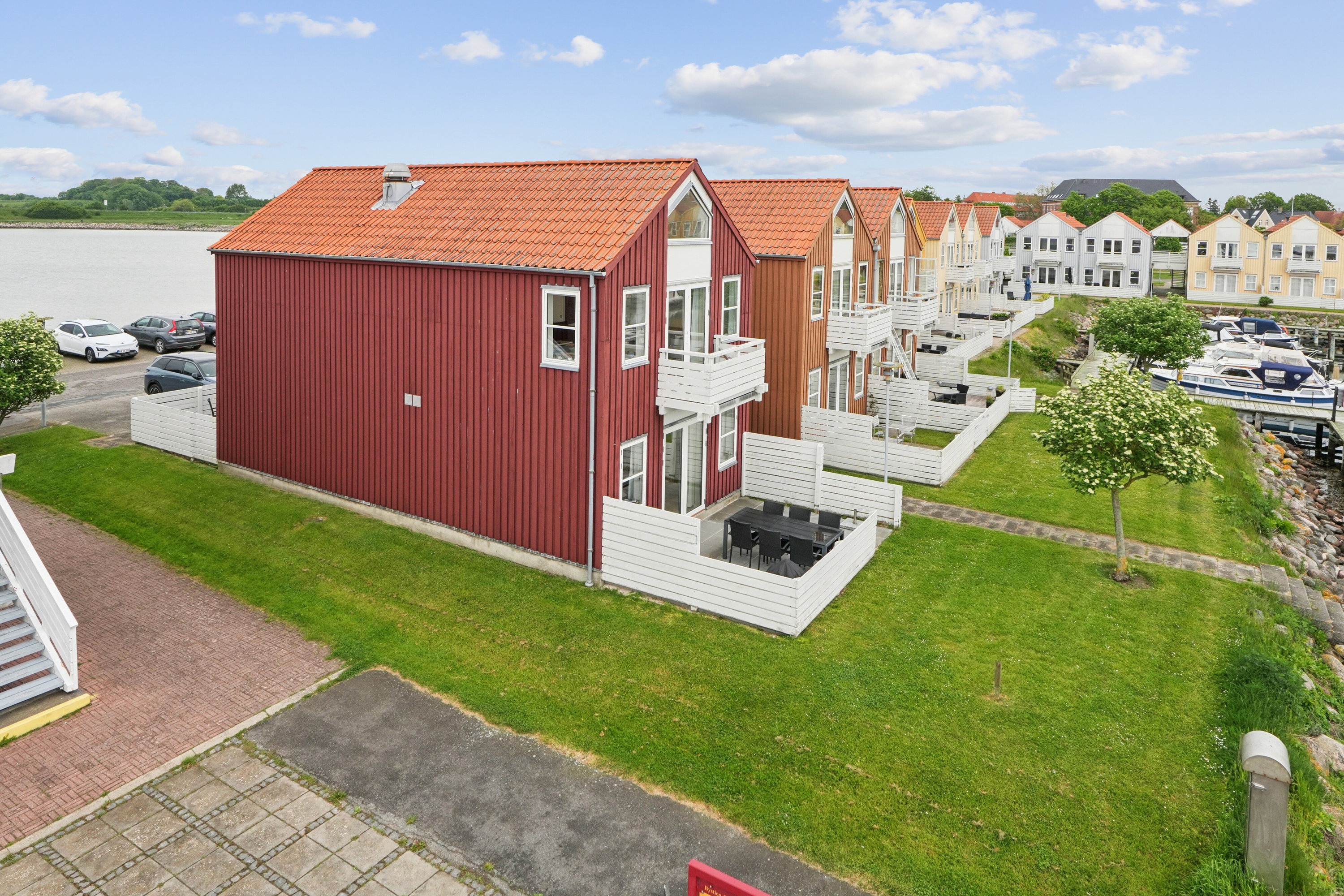 Fremhævet set fra haven billede i fuldskærmstilstand. Billede af Skudehavnen 65, 1., 5900 Rudkøbing
