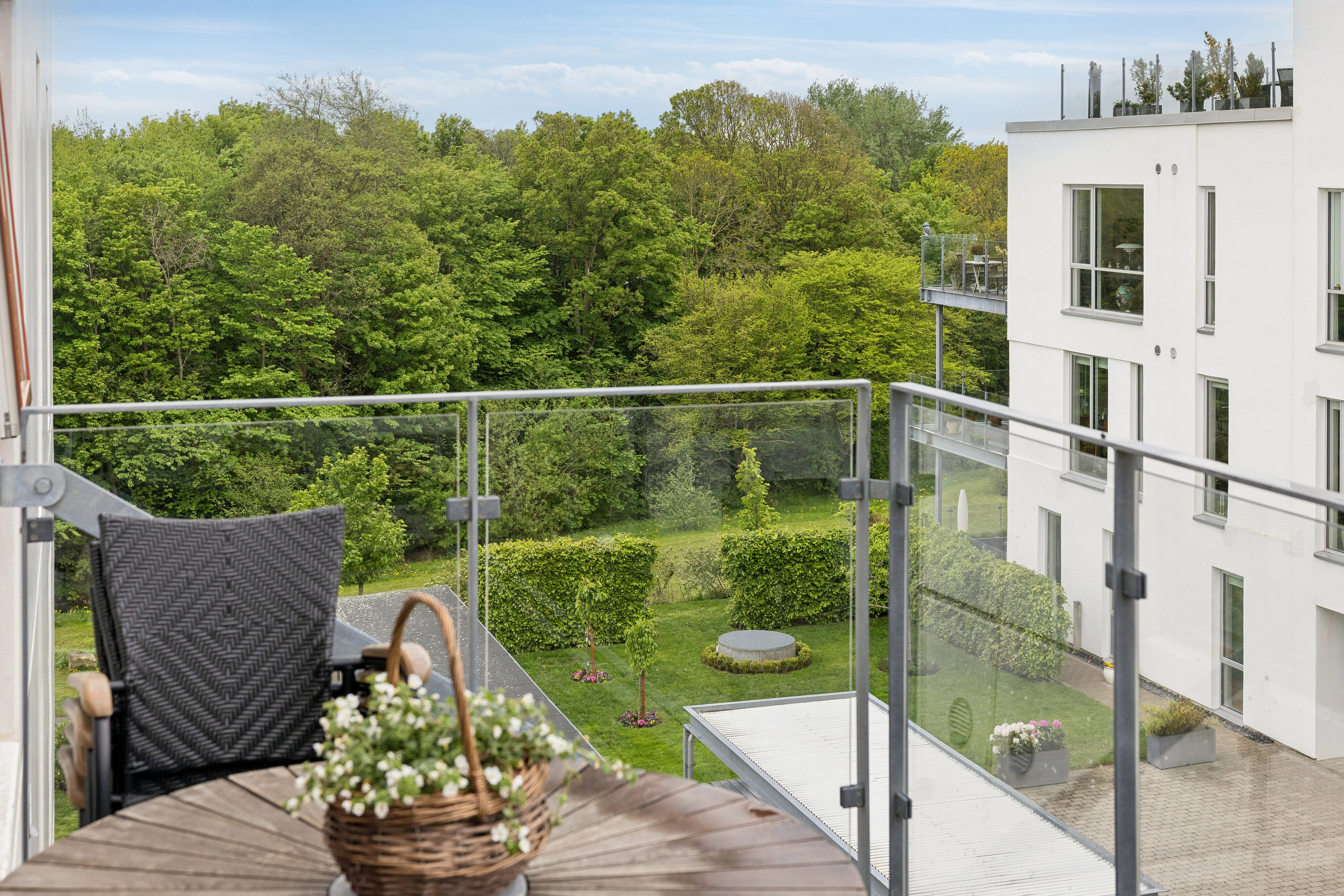 Fremhævet terrasse billede i fuldskærmstilstand. Billede af Svanelundsbakken 19, 3. th., 9800 Hjørring