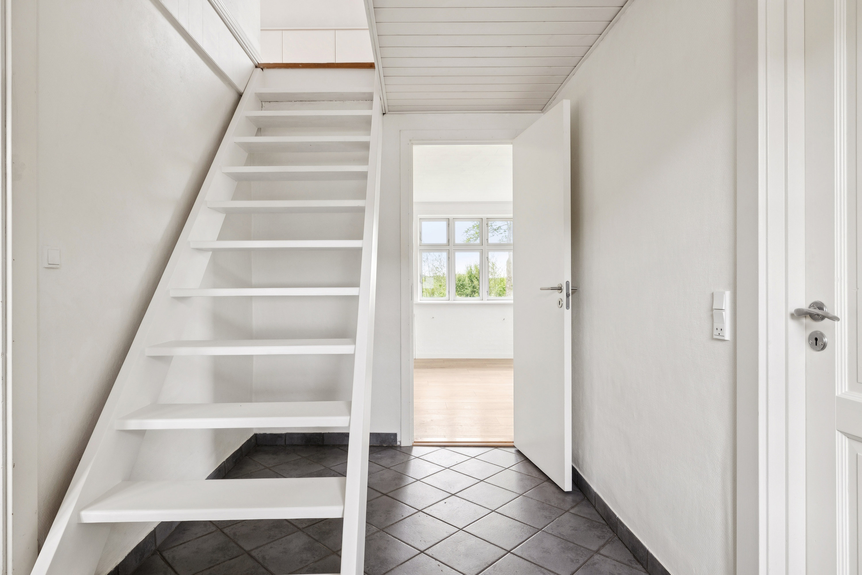 Fremhævet gang billede i fuldskærmstilstand. Billede af Rævebakken 4, Nr Onsild, 9500 Hobro