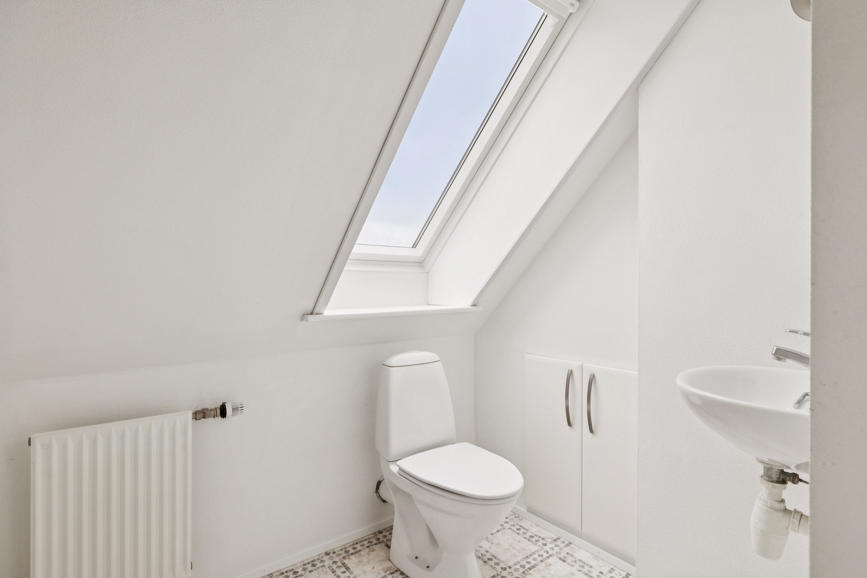 Fremhævet toilet billede i fuldskærmstilstand. Billede af Rævebakken 4, Nr Onsild, 9500 Hobro