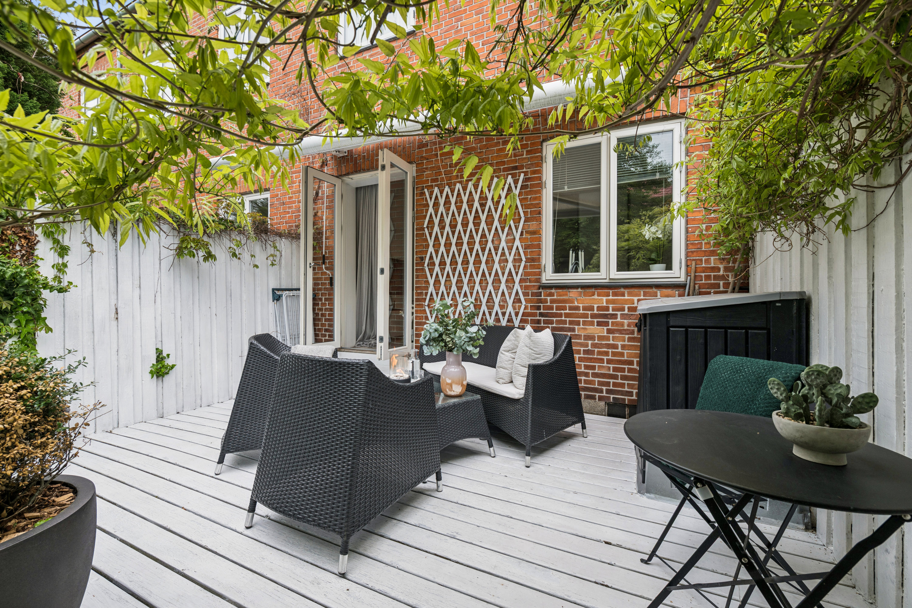 Fremhævet terrasse billede i fuldskærmstilstand. Billede af Christoffers Alle 92A, st.. tv., 2800 Kongens Lyngby
