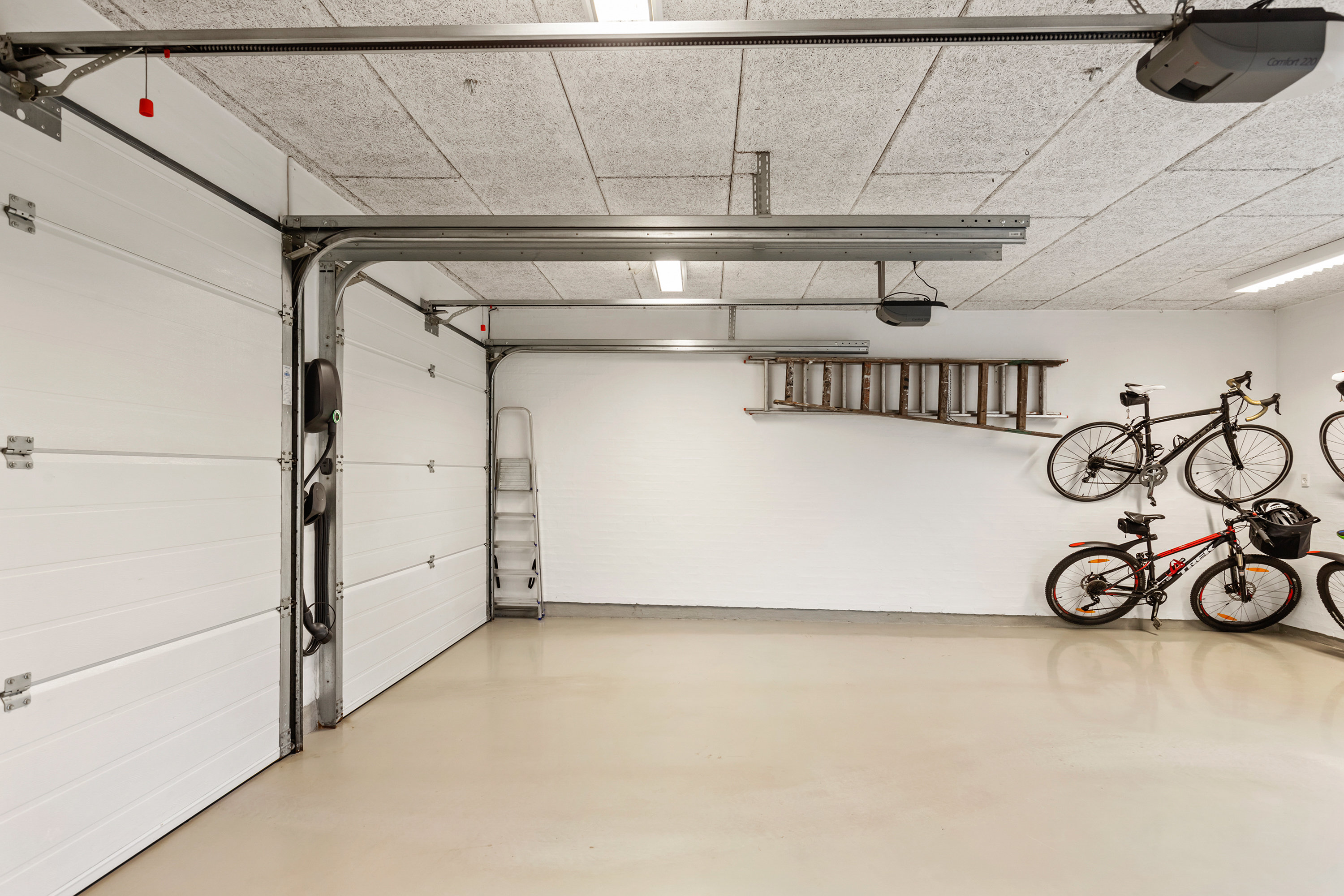 Fremhævet garage billede i fuldskærmstilstand. Billede af Stenildhøjbakken 18, 9600 Aars