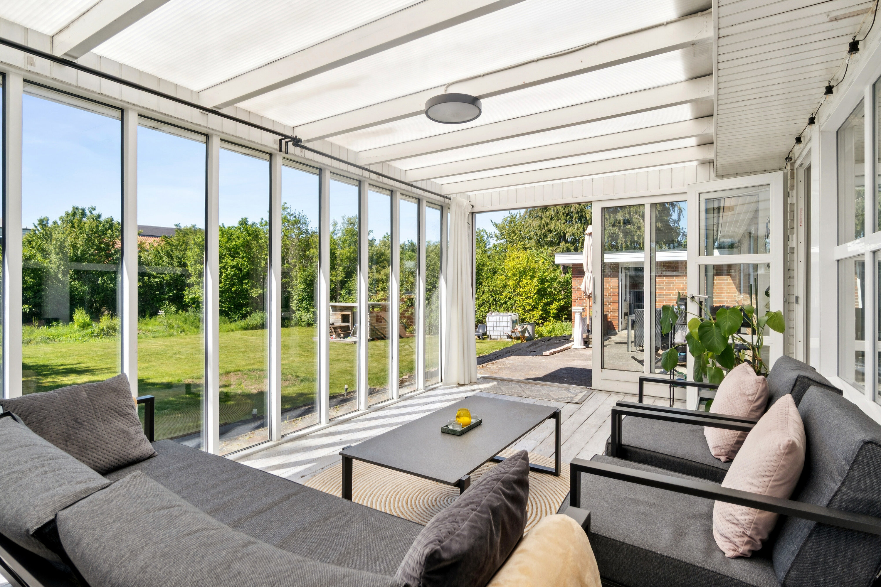 Fremhævet overdækket terrasse billede i fuldskærmstilstand. Billede af Kornvænget 9, 8600 Silkeborg