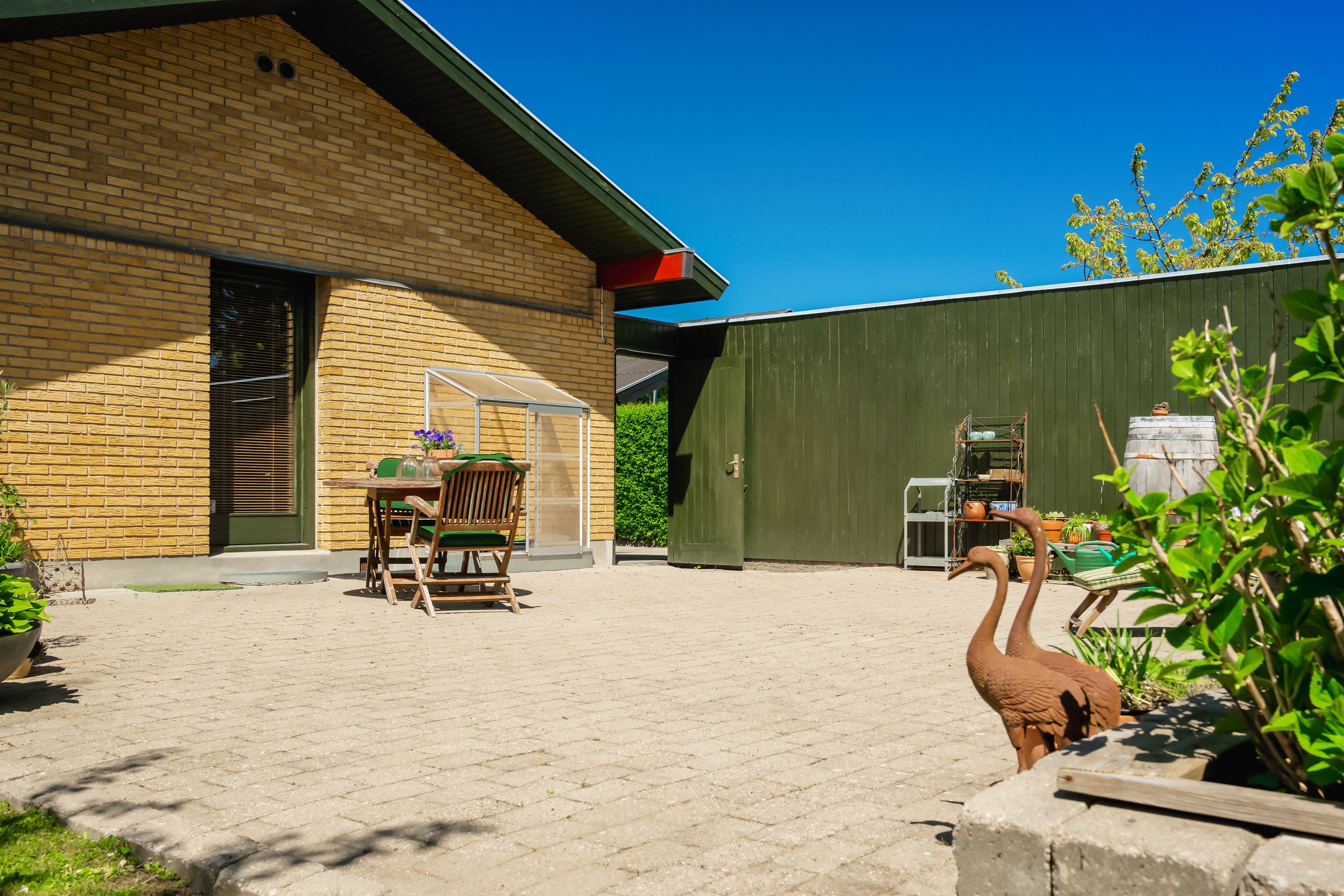 Fremhævet terrasse billede i fuldskærmstilstand. Billede af Egevænget 9, 4800 Nykøbing F