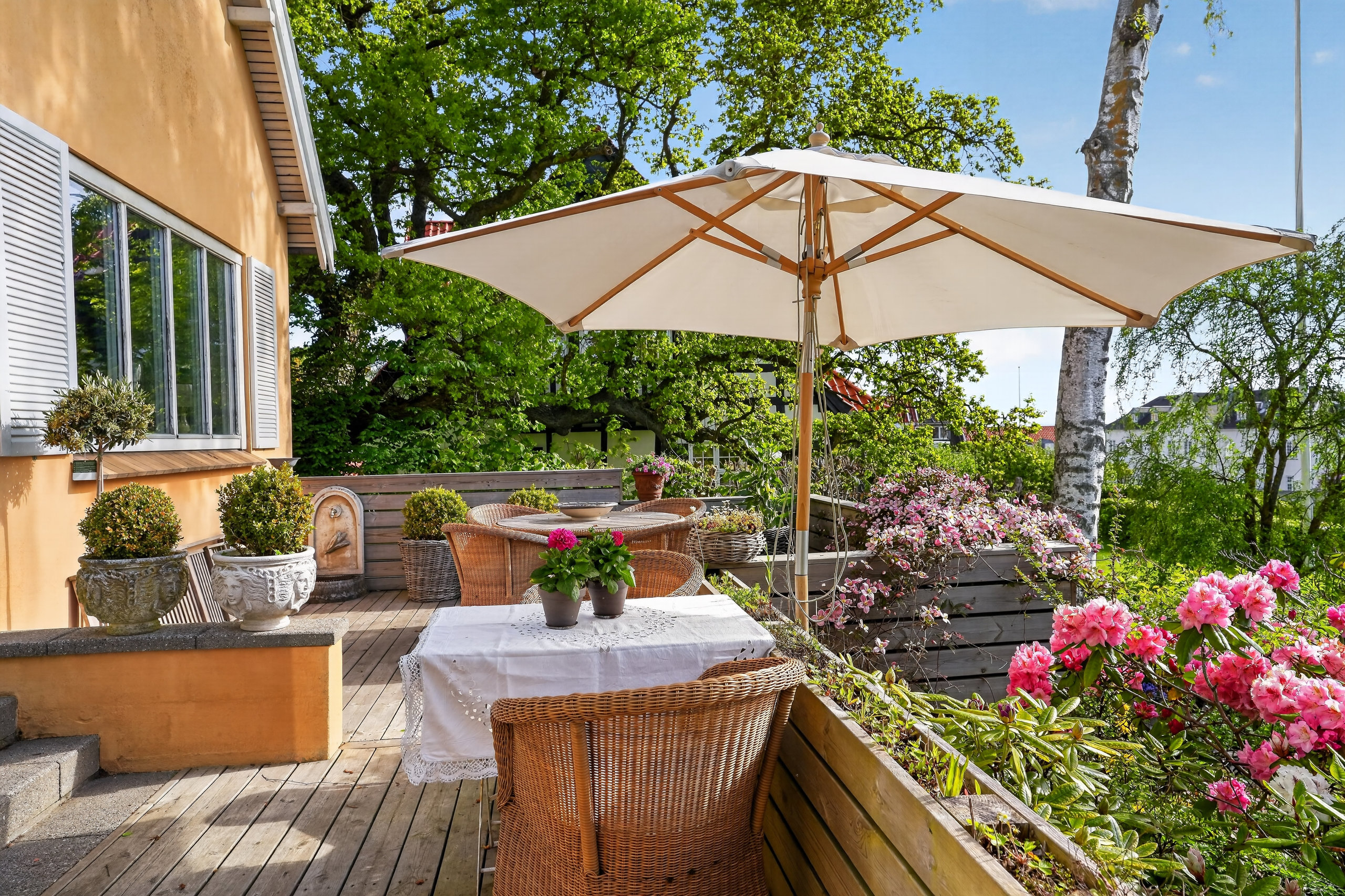 Fremhævet terrasse billede i fuldskærmstilstand. Billede af Gl Strandvej 234, 3050 Humlebæk