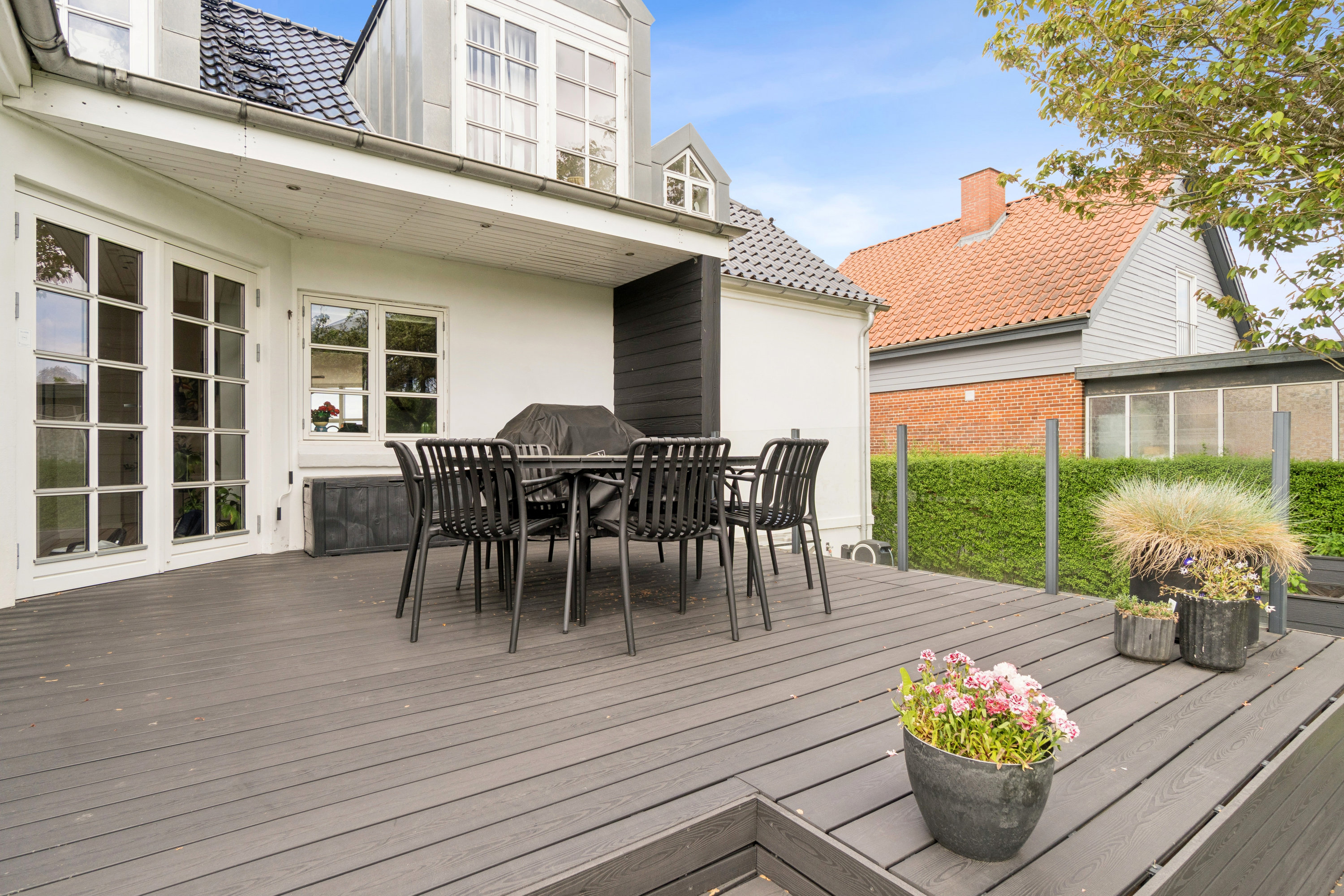 Fremhævet terrasse billede i fuldskærmstilstand. Billede af Reventlowsvej 37, 8260 Viby J